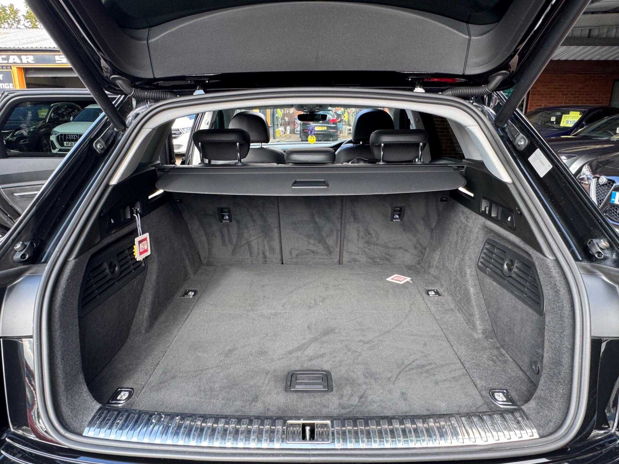 Audi E-Tron view 12