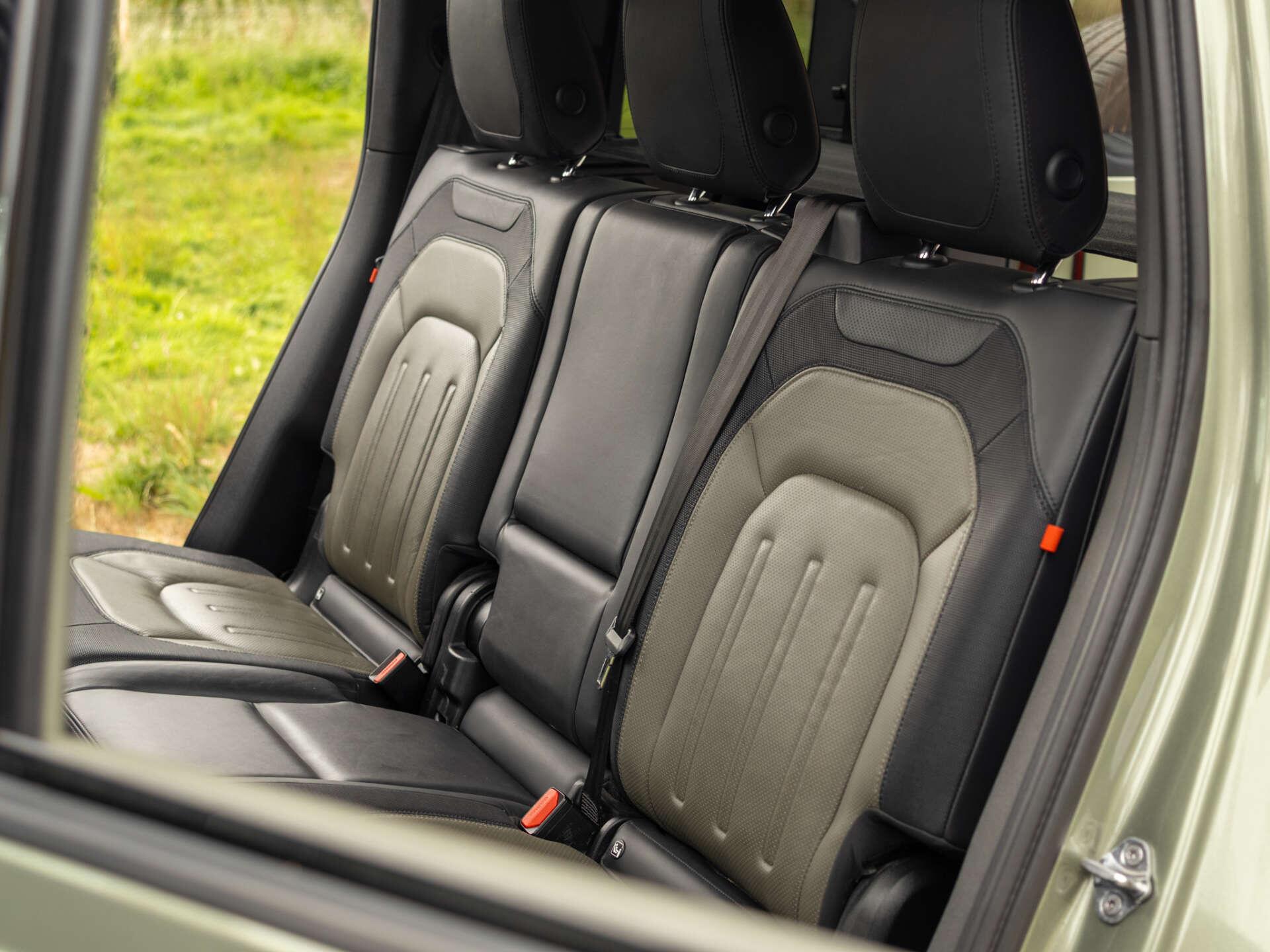 Land Rover Defender view 22