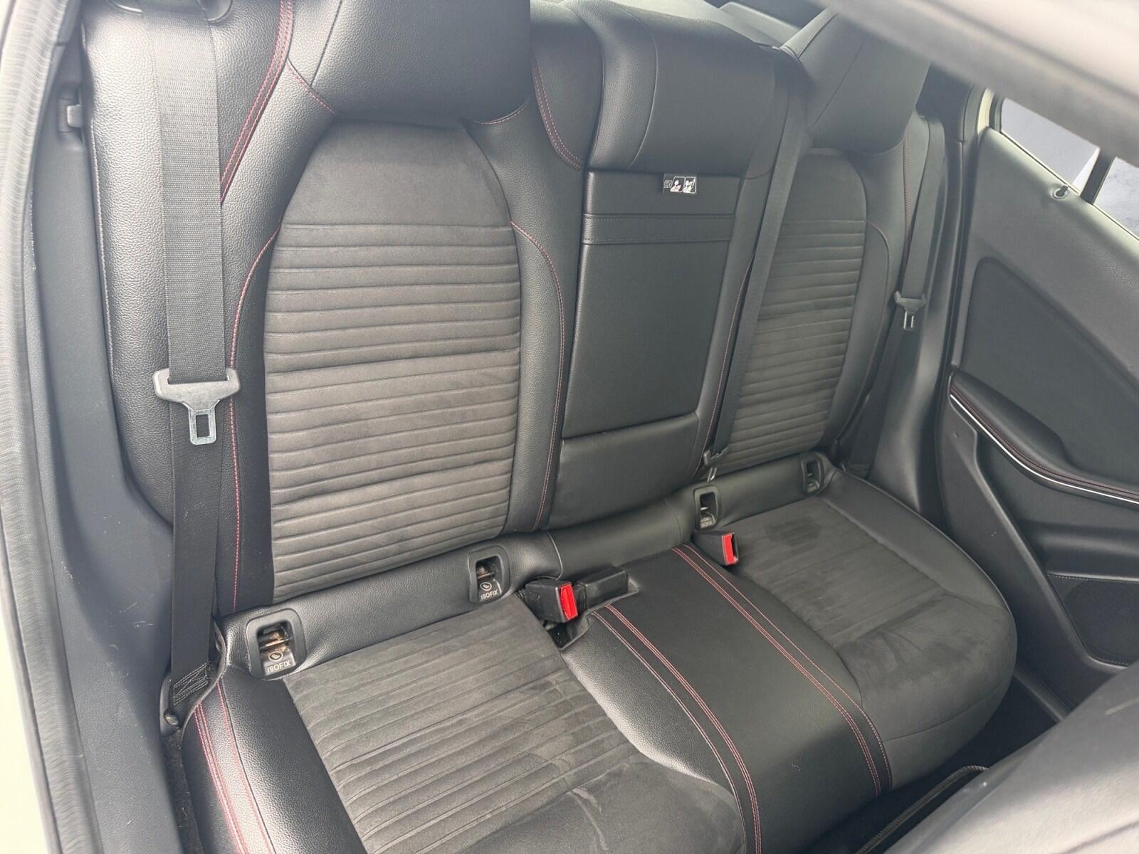 Mercedes-Benz GLA view 11