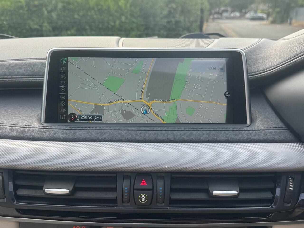 BMW X6 view 24