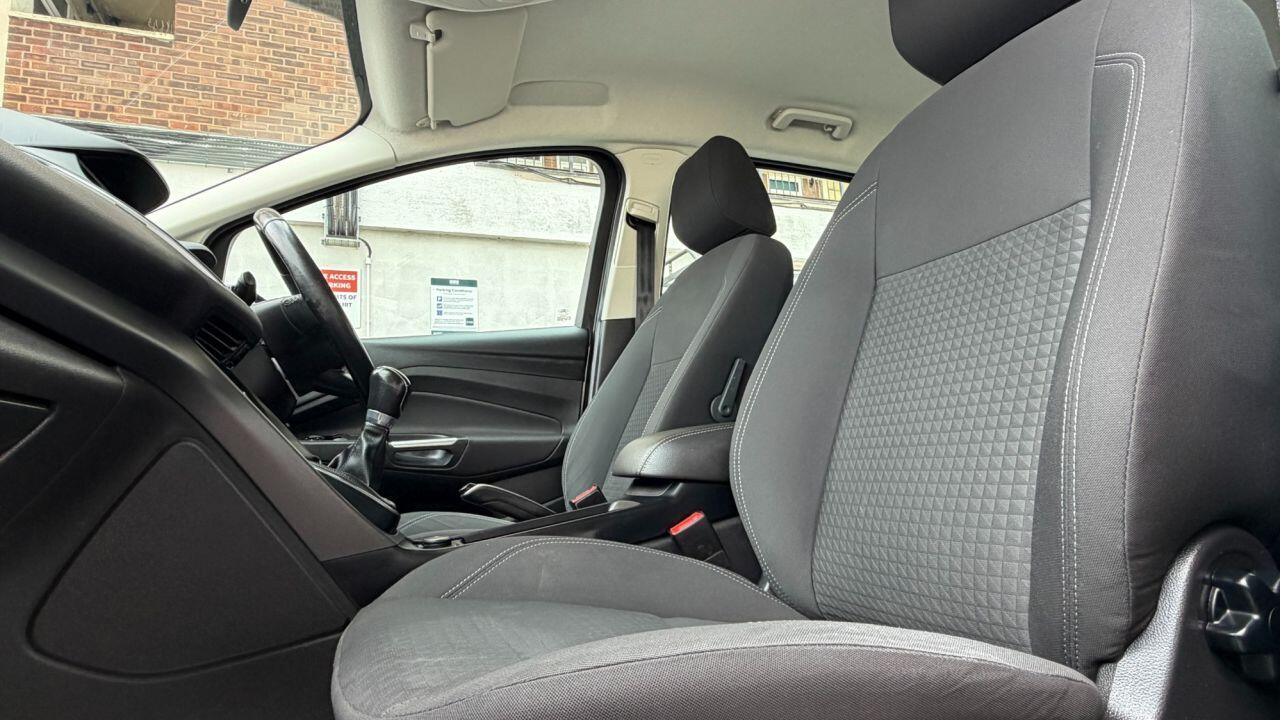Ford C-Max view 9