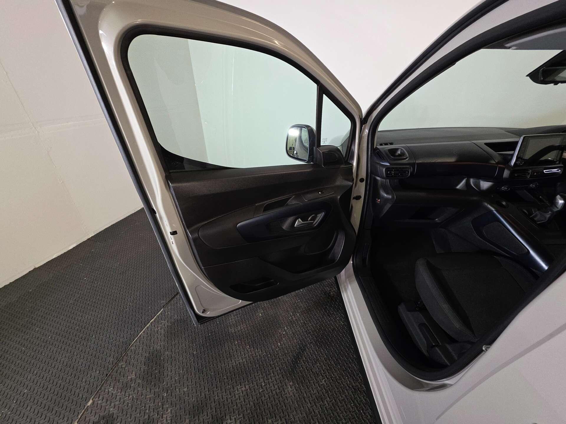 Peugeot Rifter view 48