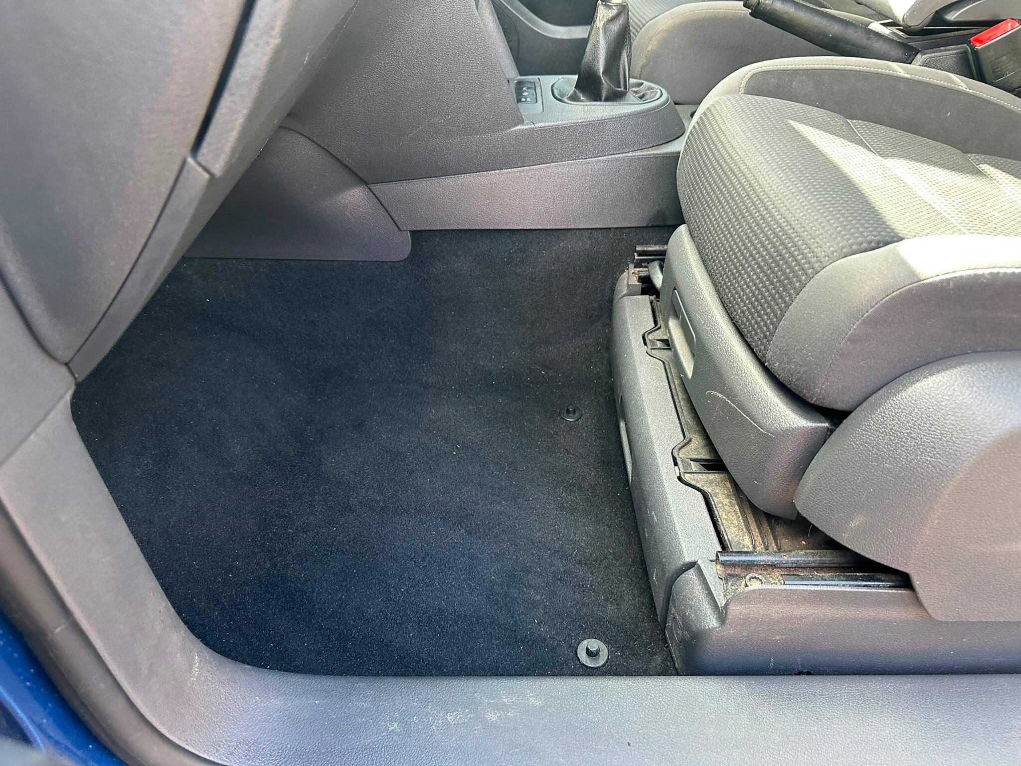 Volkswagen Touran view 22