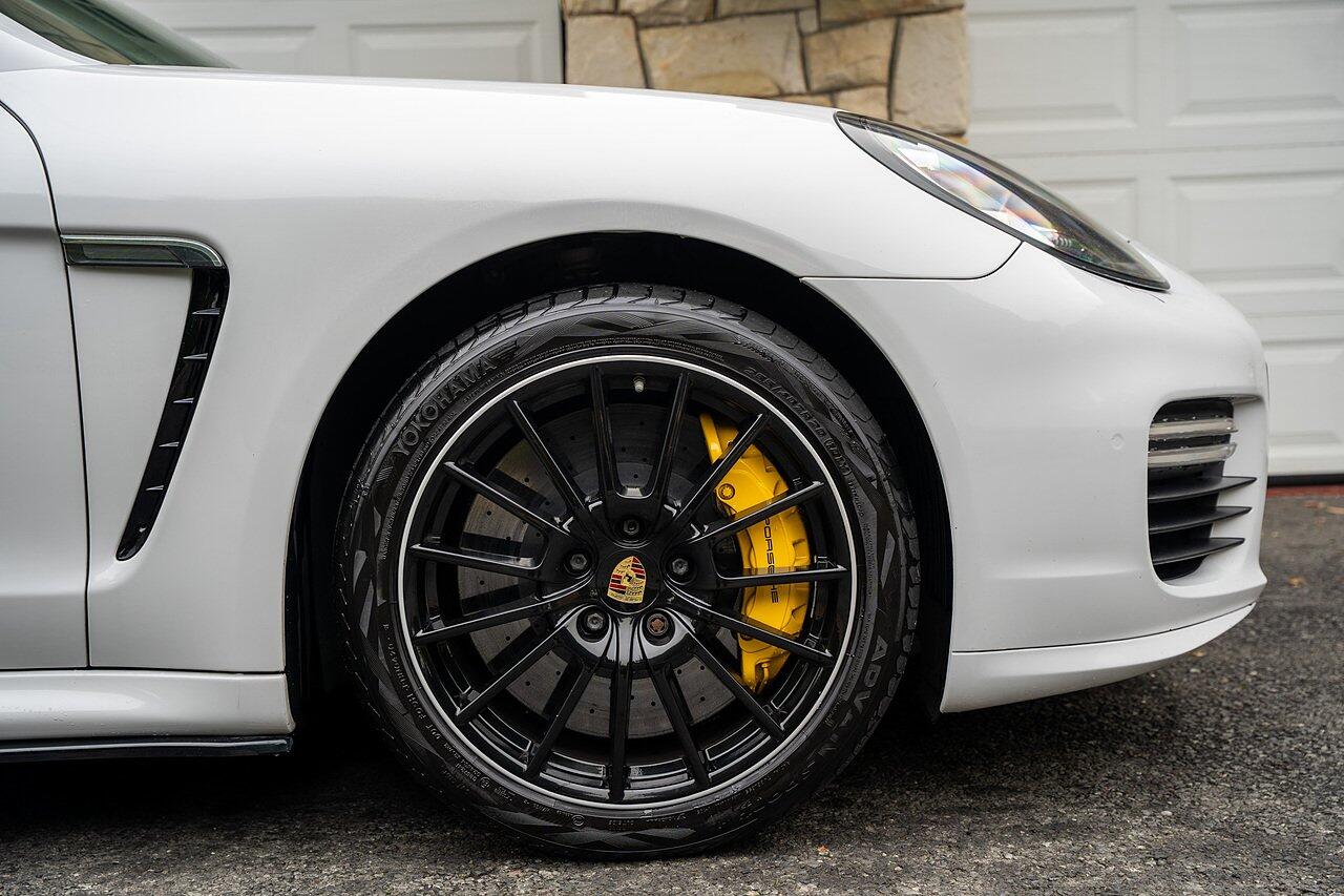 Porsche Panamera view 6