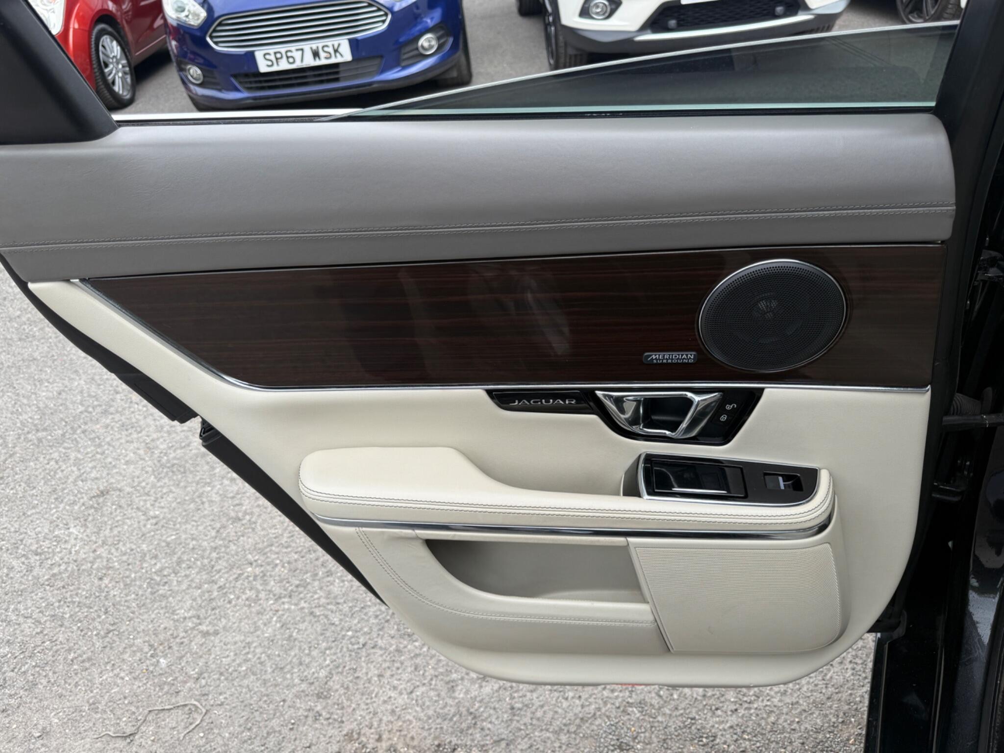 Jaguar XJ - Image 65