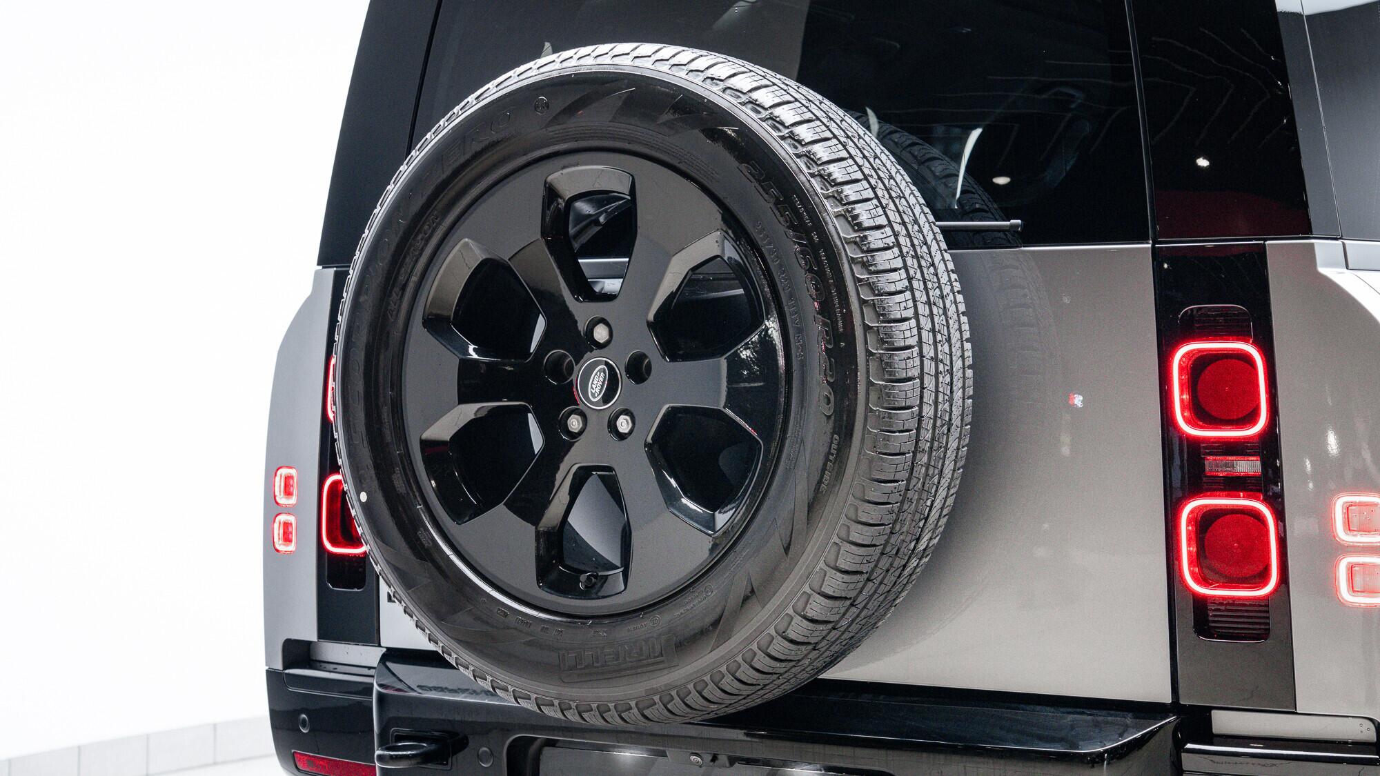 Land Rover Defender view 17