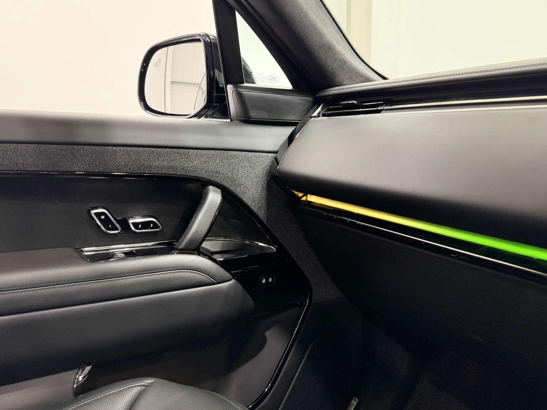 Land Rover Range Rover Sport view 37