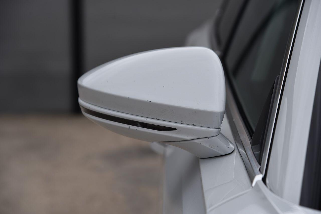 Audi A8 view 16