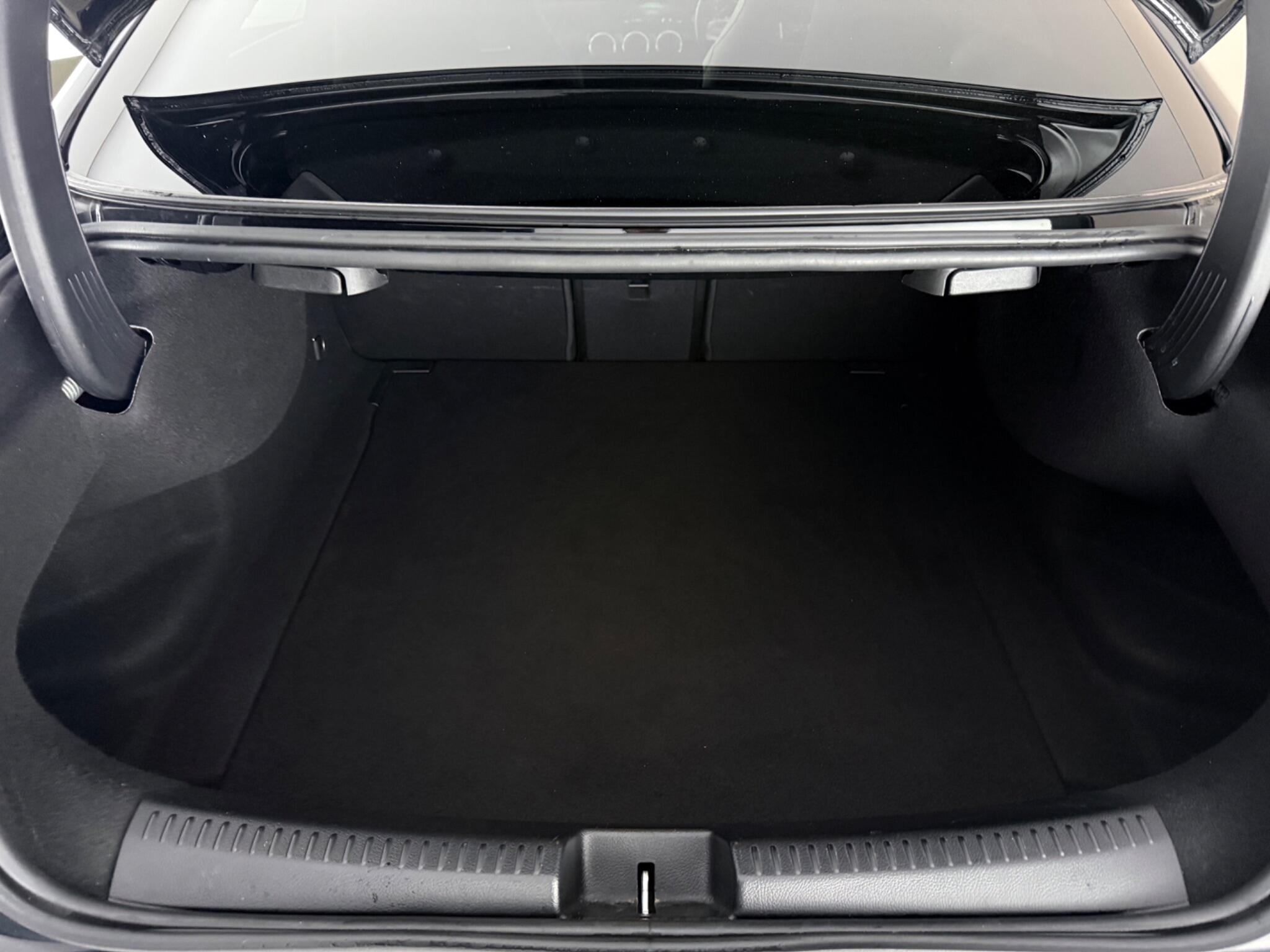 Mercedes-Benz Cla view 9