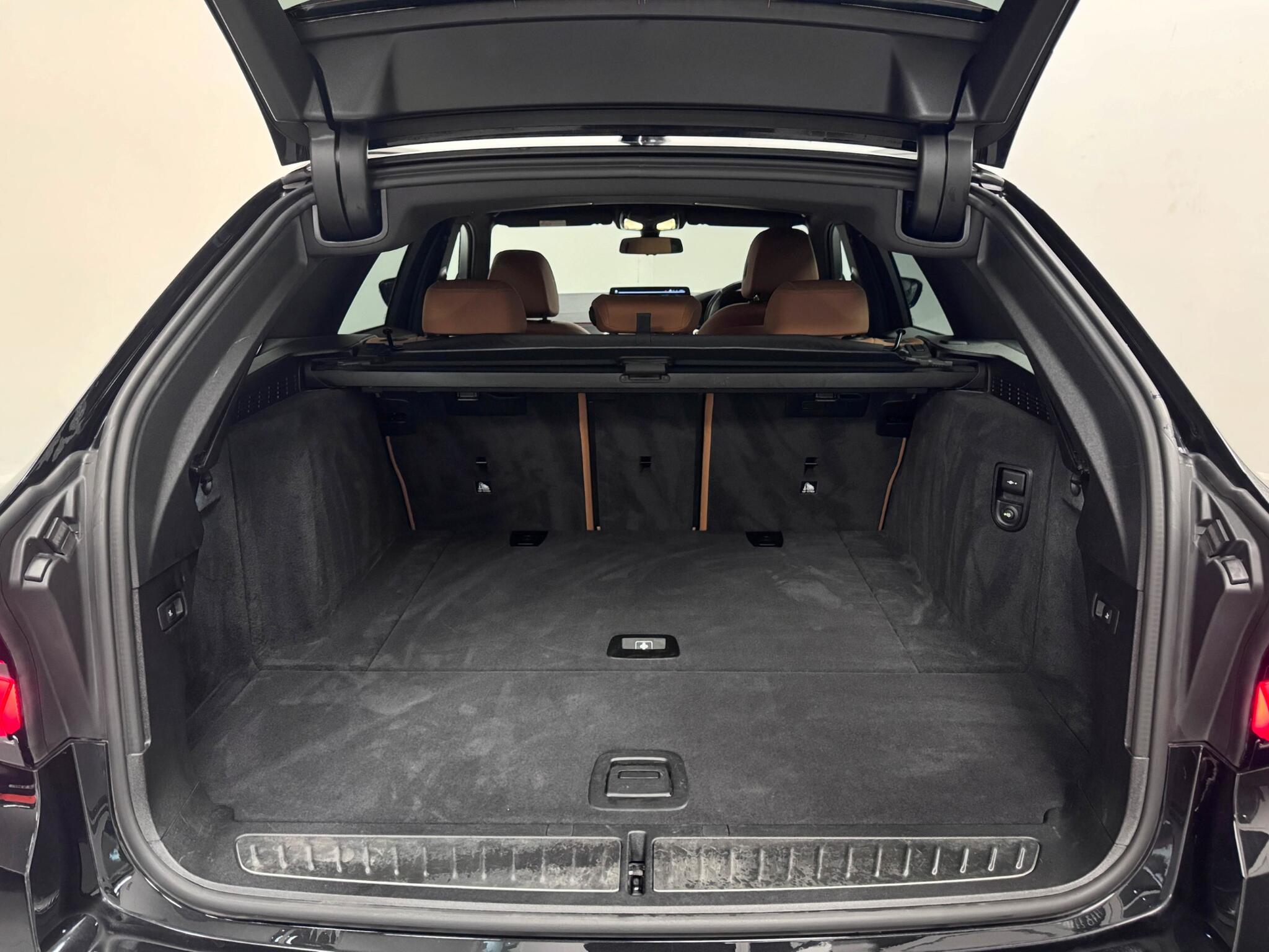 BMW 5 Series view 7