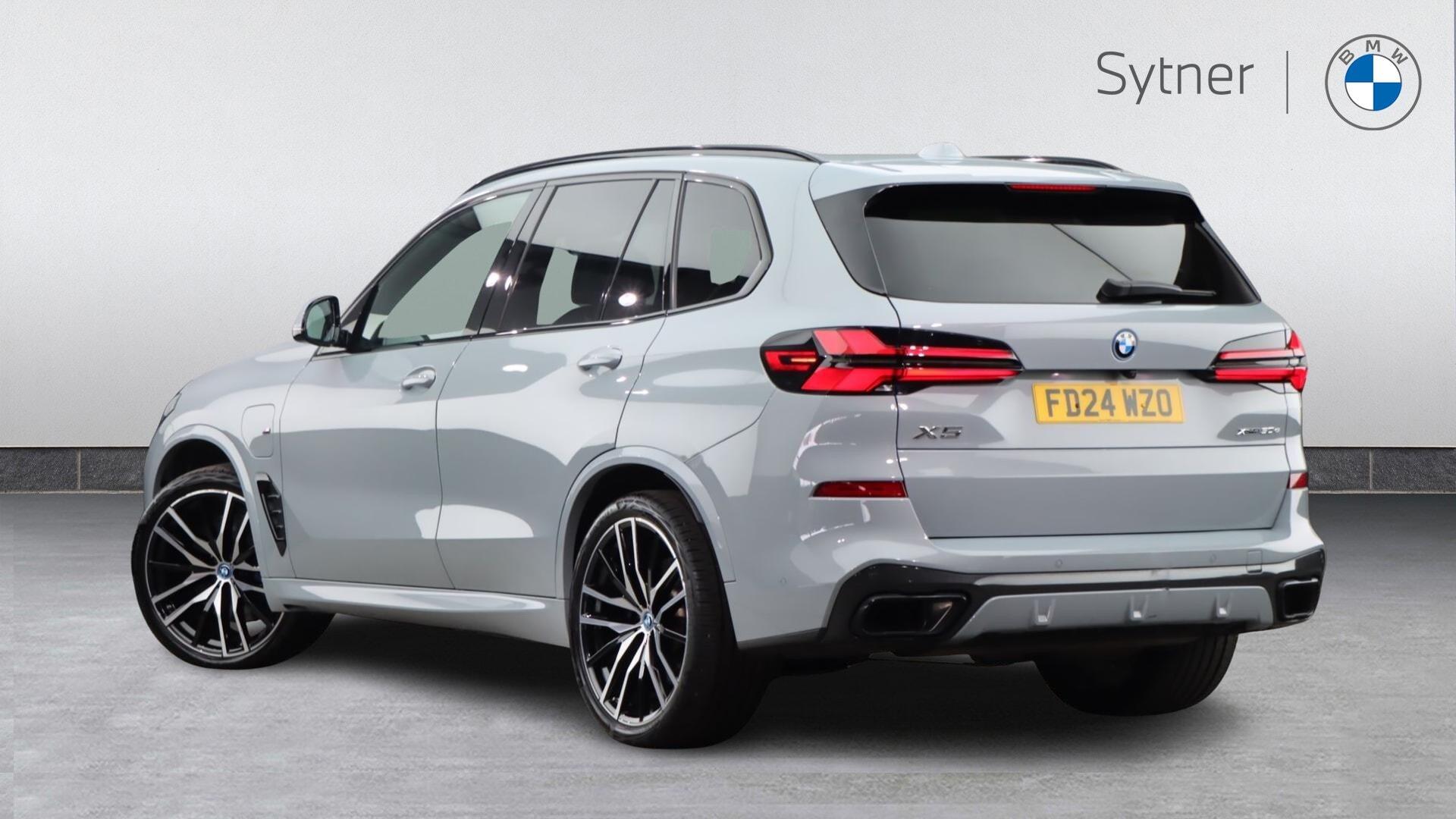 BMW X5 view 2