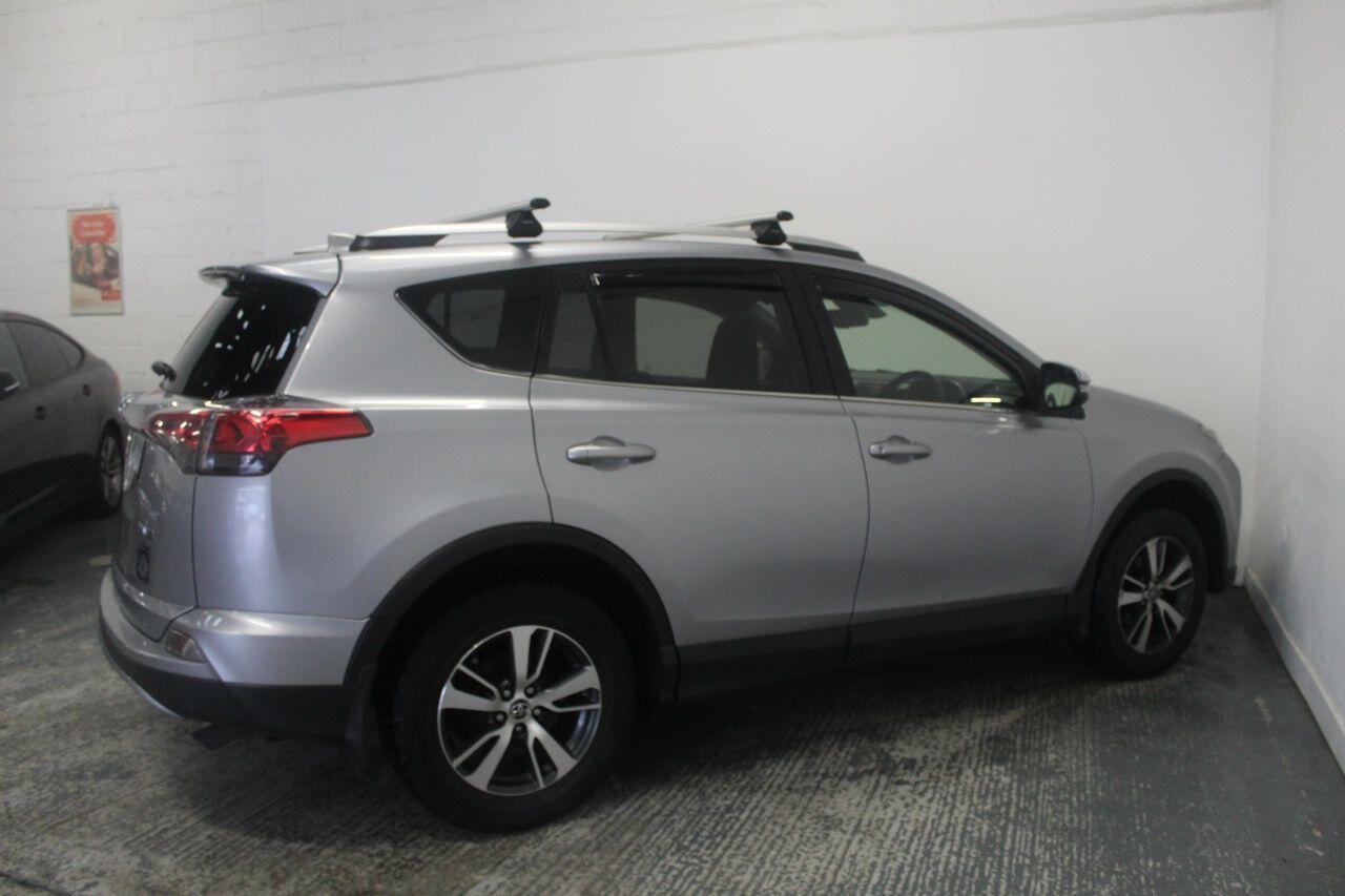 Toyota Rav4 view 11