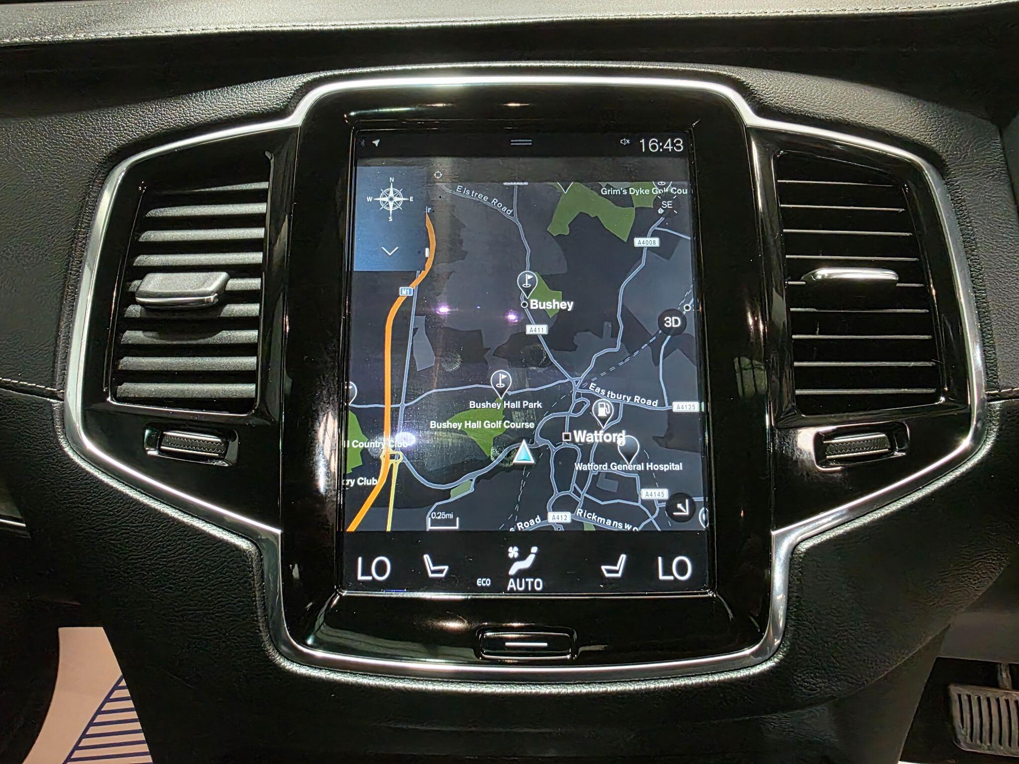 Volvo XC90 view 8