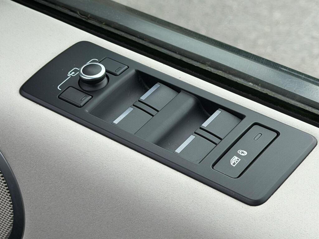 Land Rover Discovery view 52