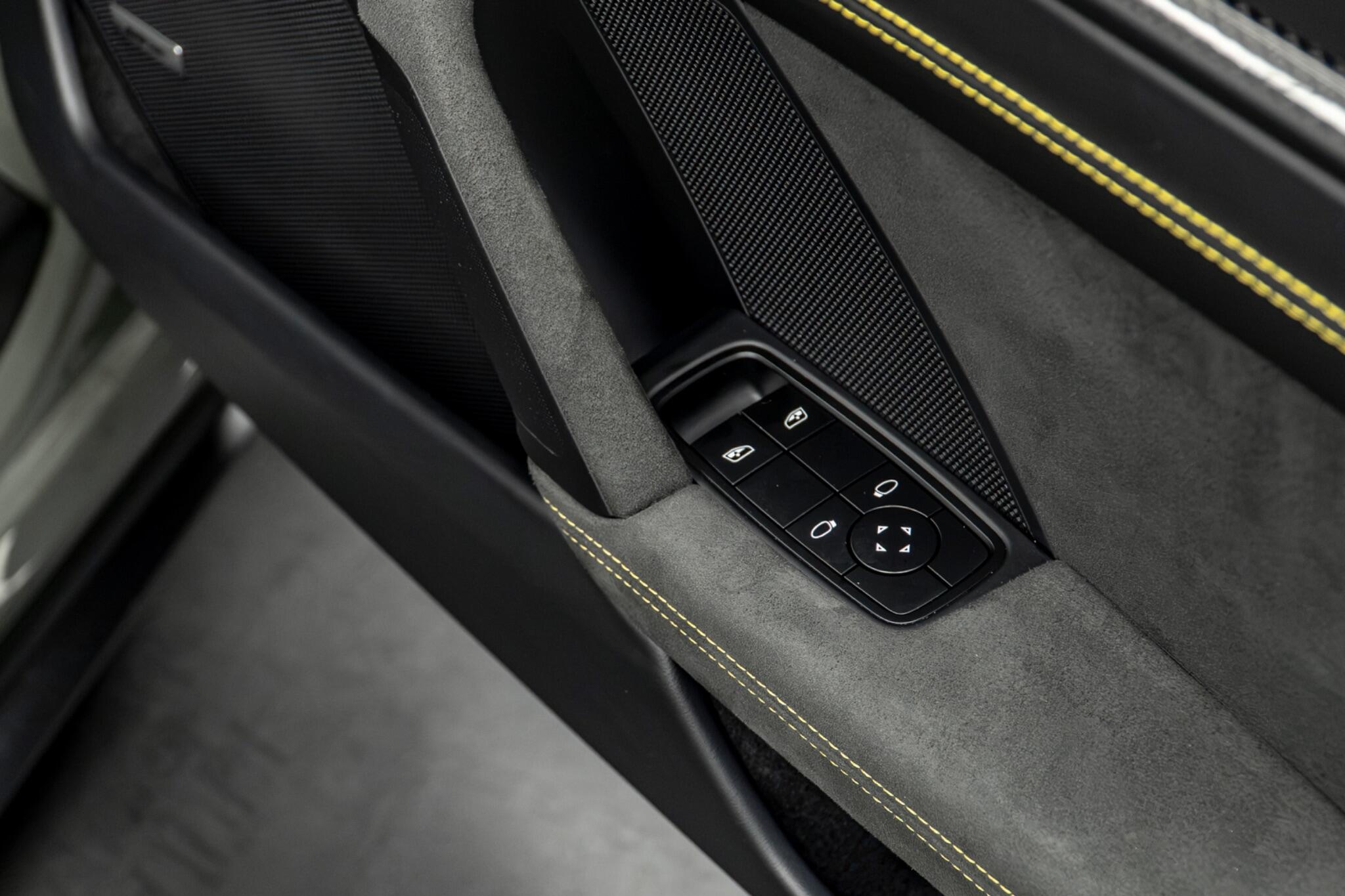 Porsche 911 view 32