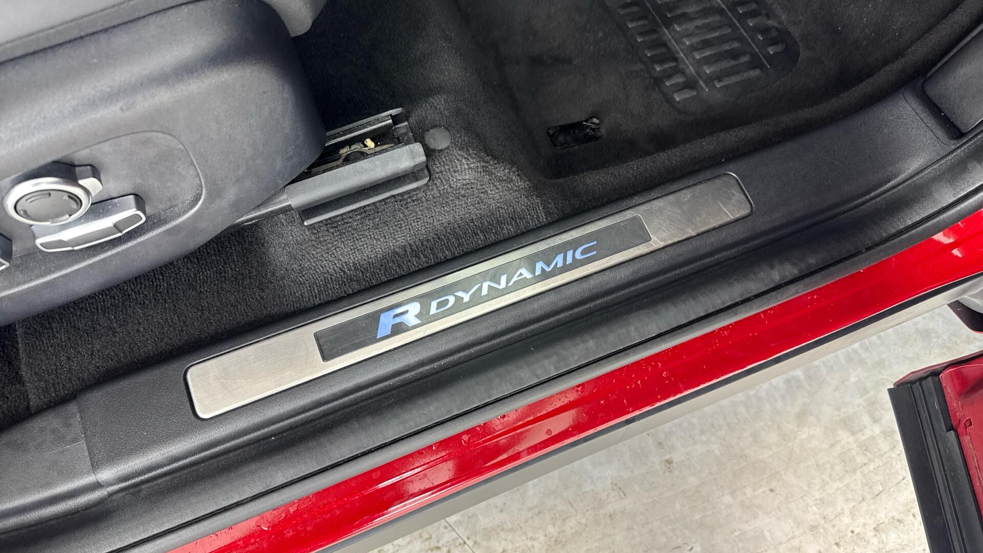 Land Rover Discovery Sport view 21