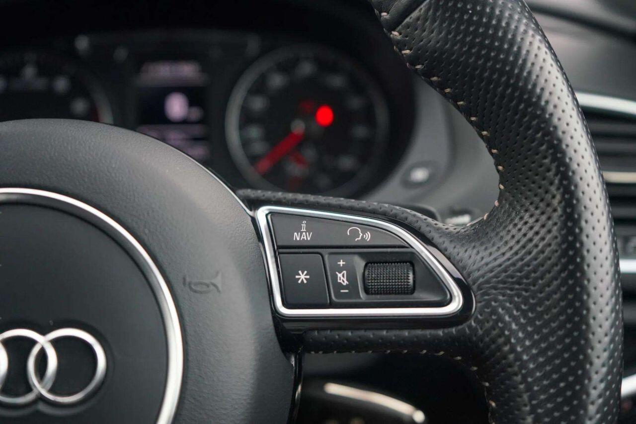 Audi Q3 view 16