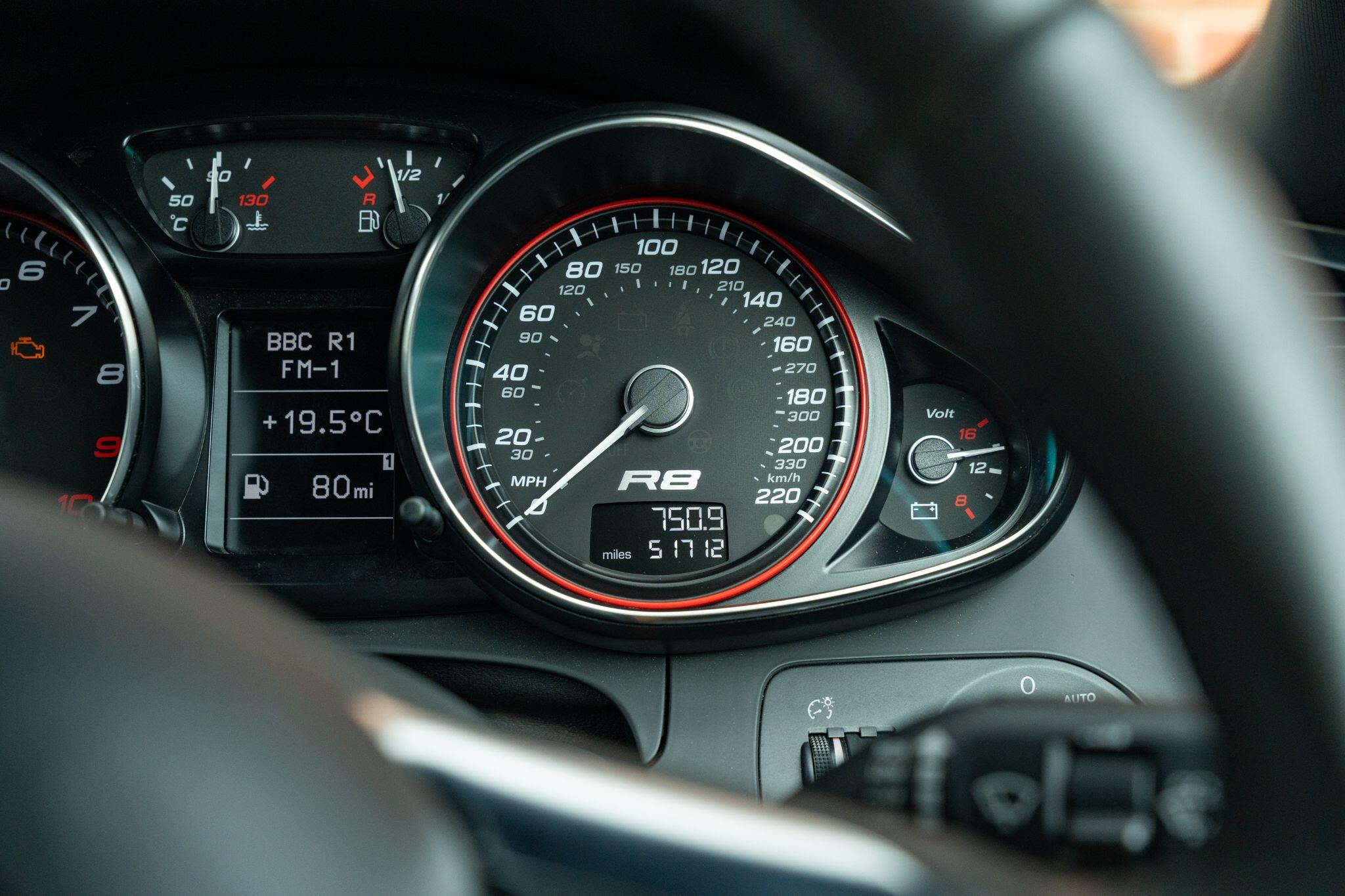 Audi R8 view 19