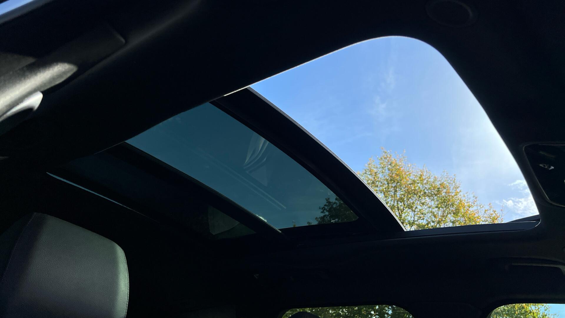 Land Rover Range Rover Velar view 35