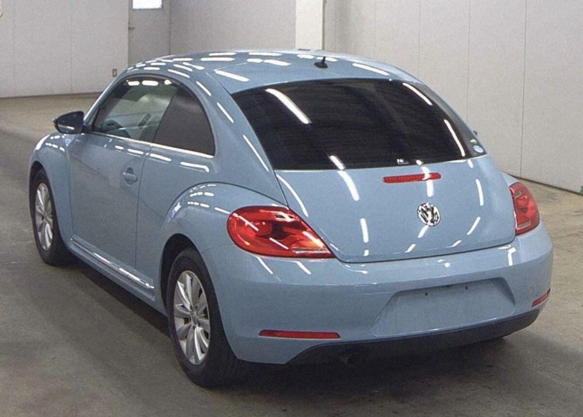Volkswagen Beetle view 3