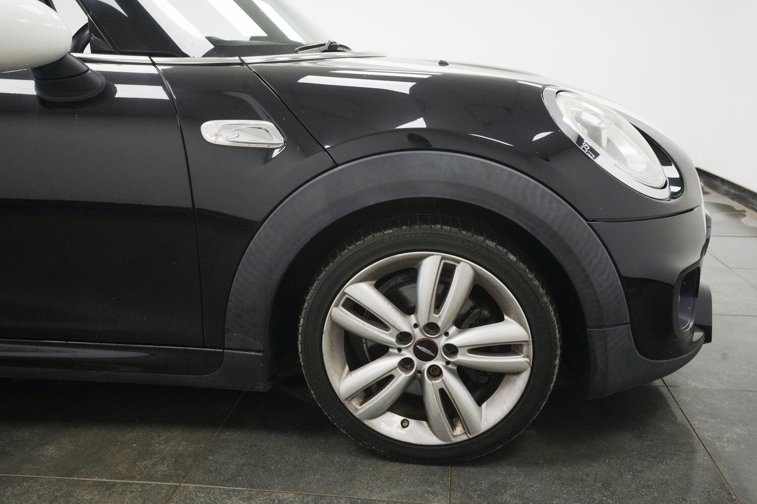 Mini Hatch view 4