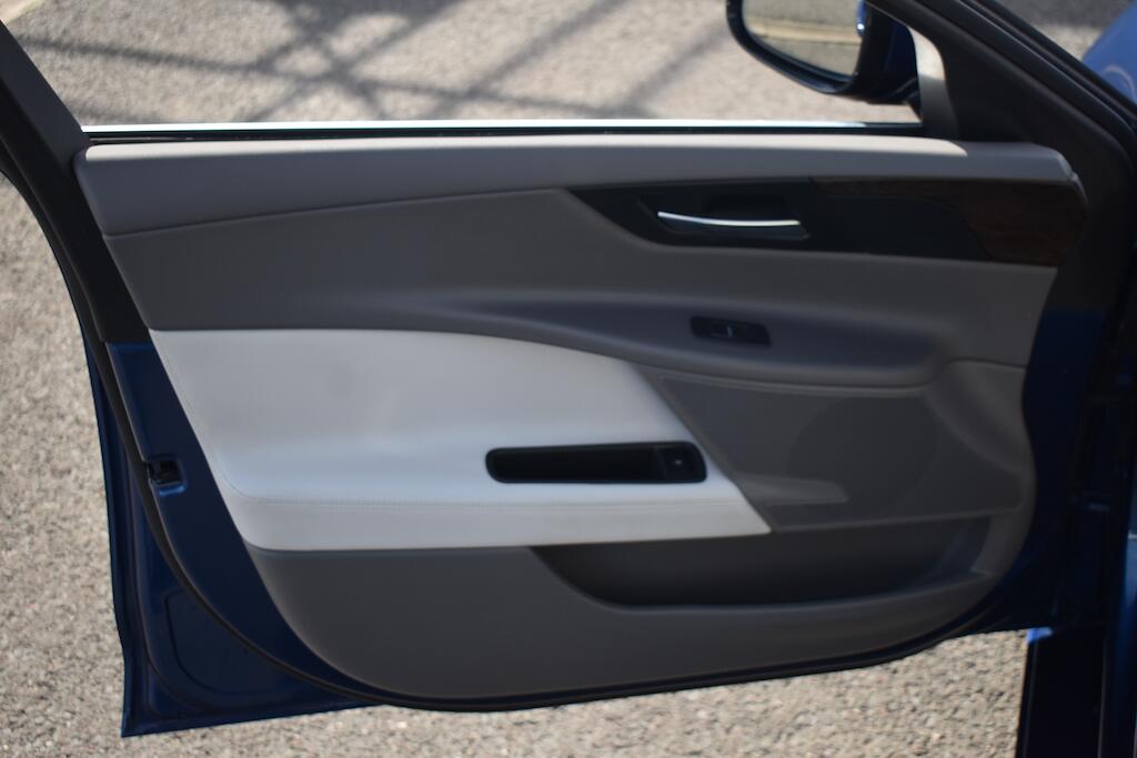 Jaguar Xe view 37