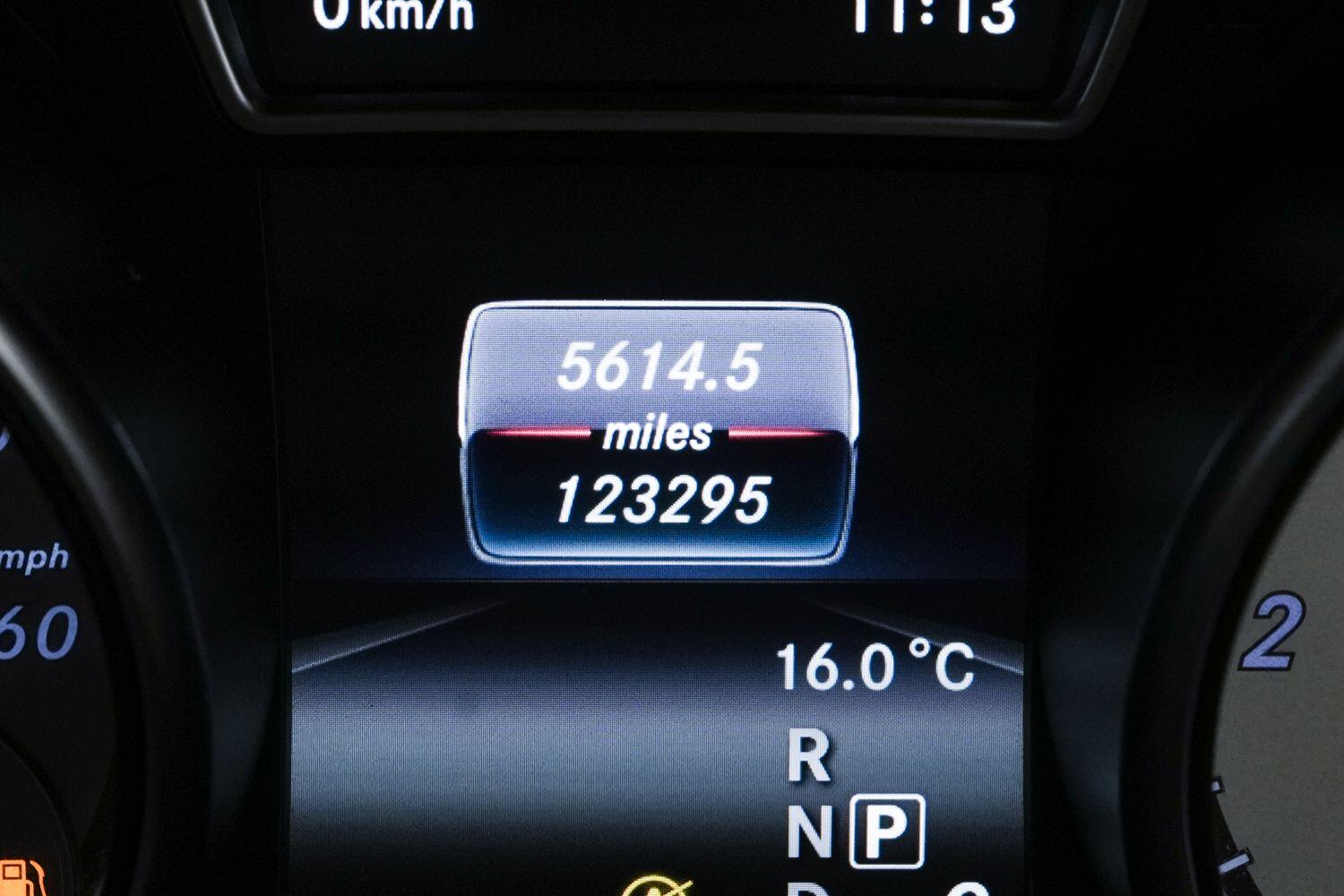 Mercedes-Benz Gla view 22