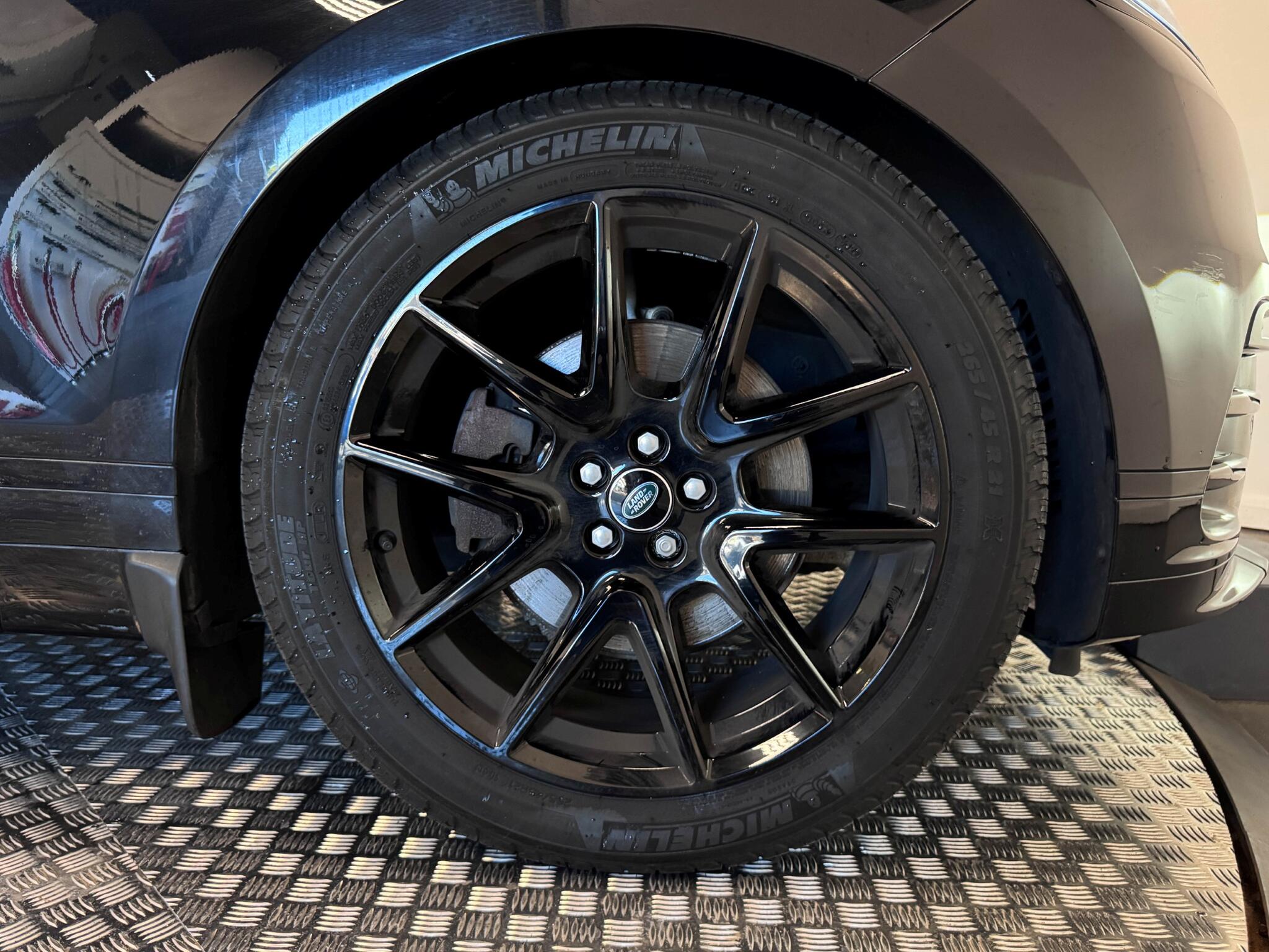 Land Rover Range Rover Velar view 72