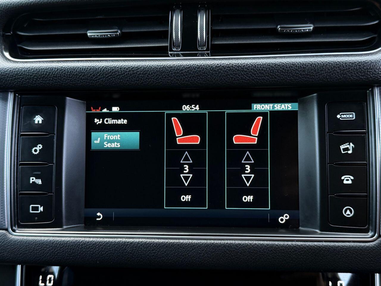 Jaguar XF view 35