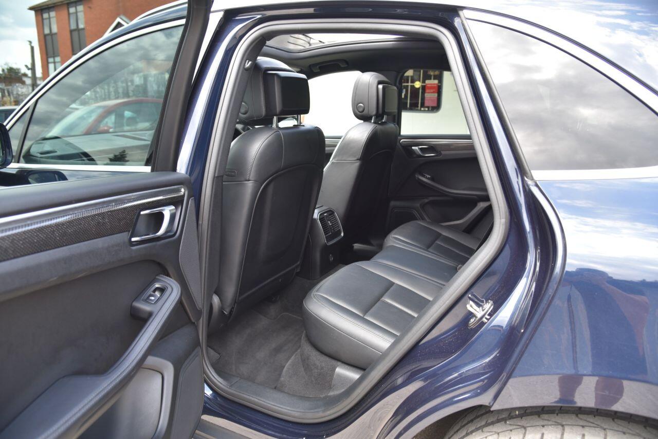 Porsche Macan view 26