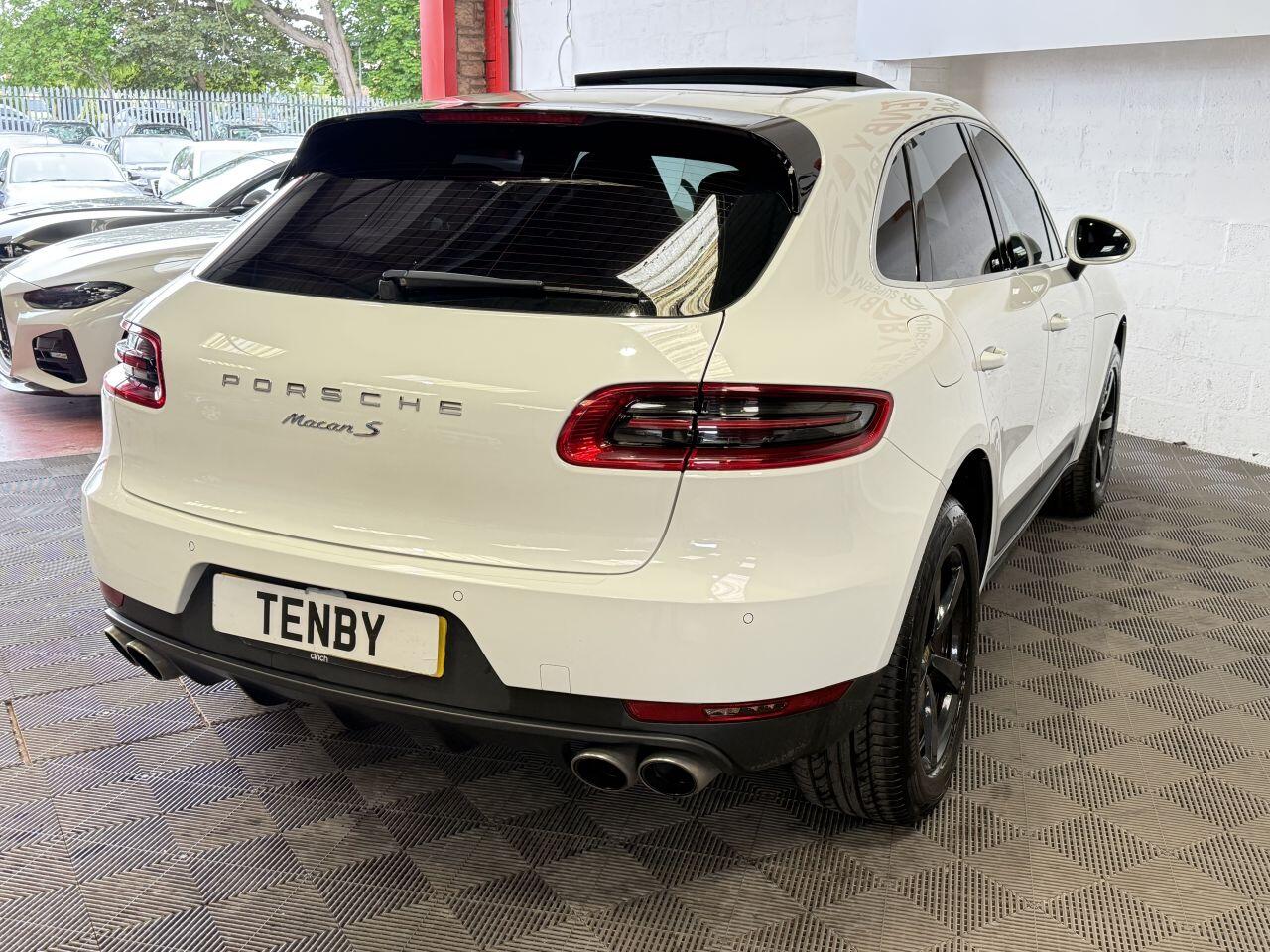 Porsche Macan view 10