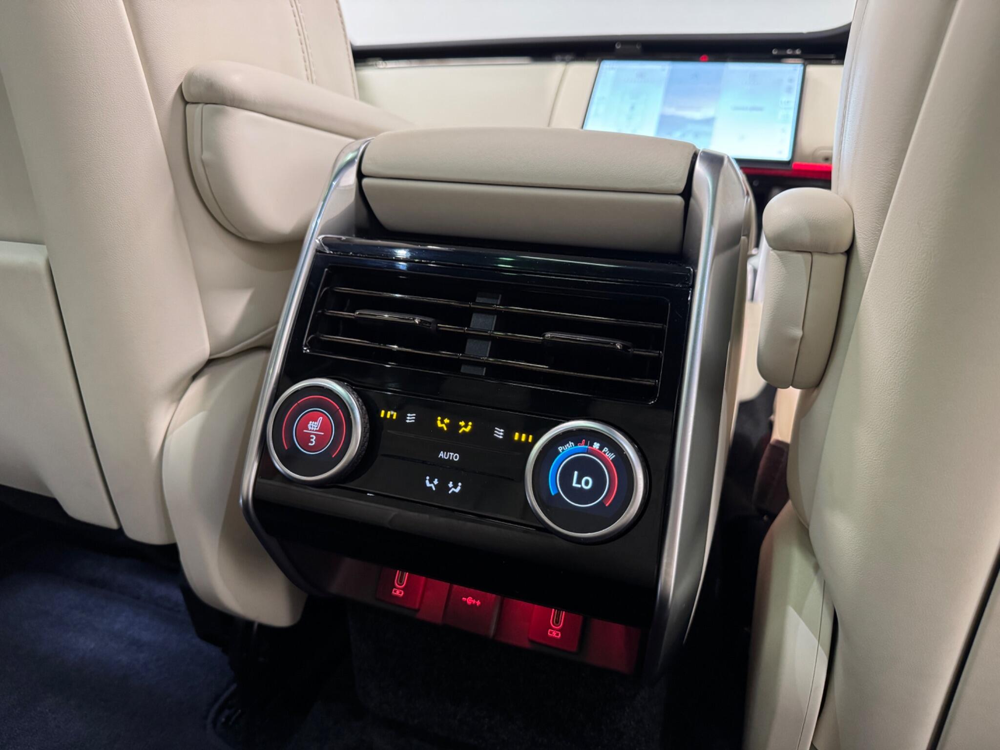 Land Rover Range Rover view 18