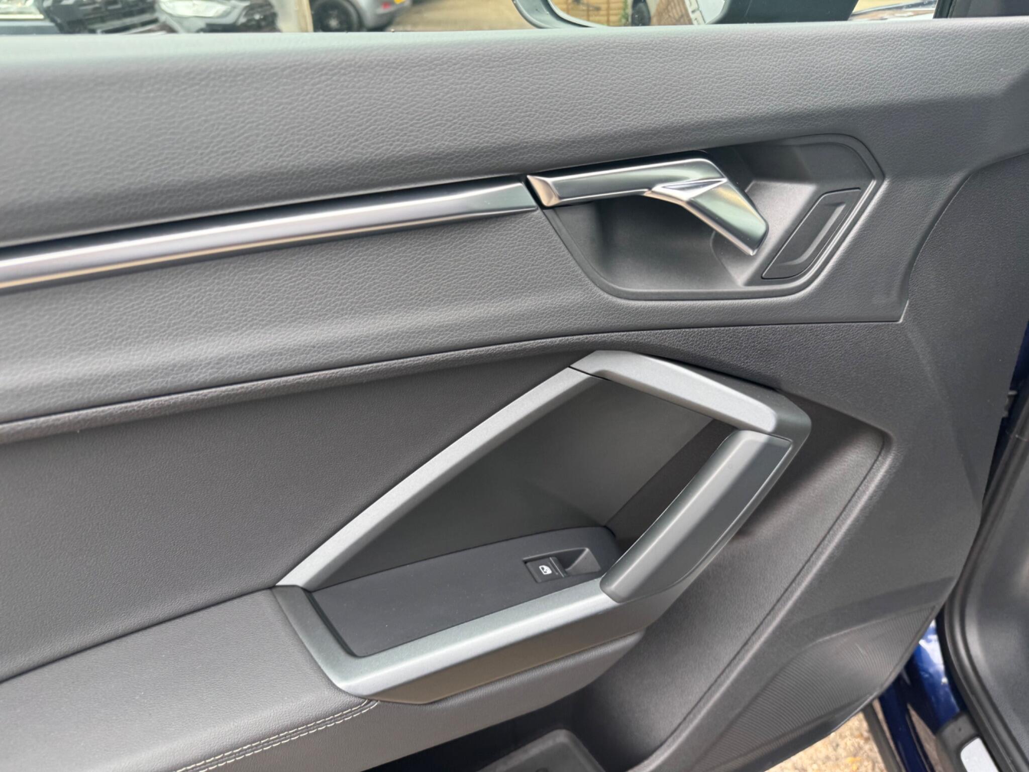 Audi Q3 view 37