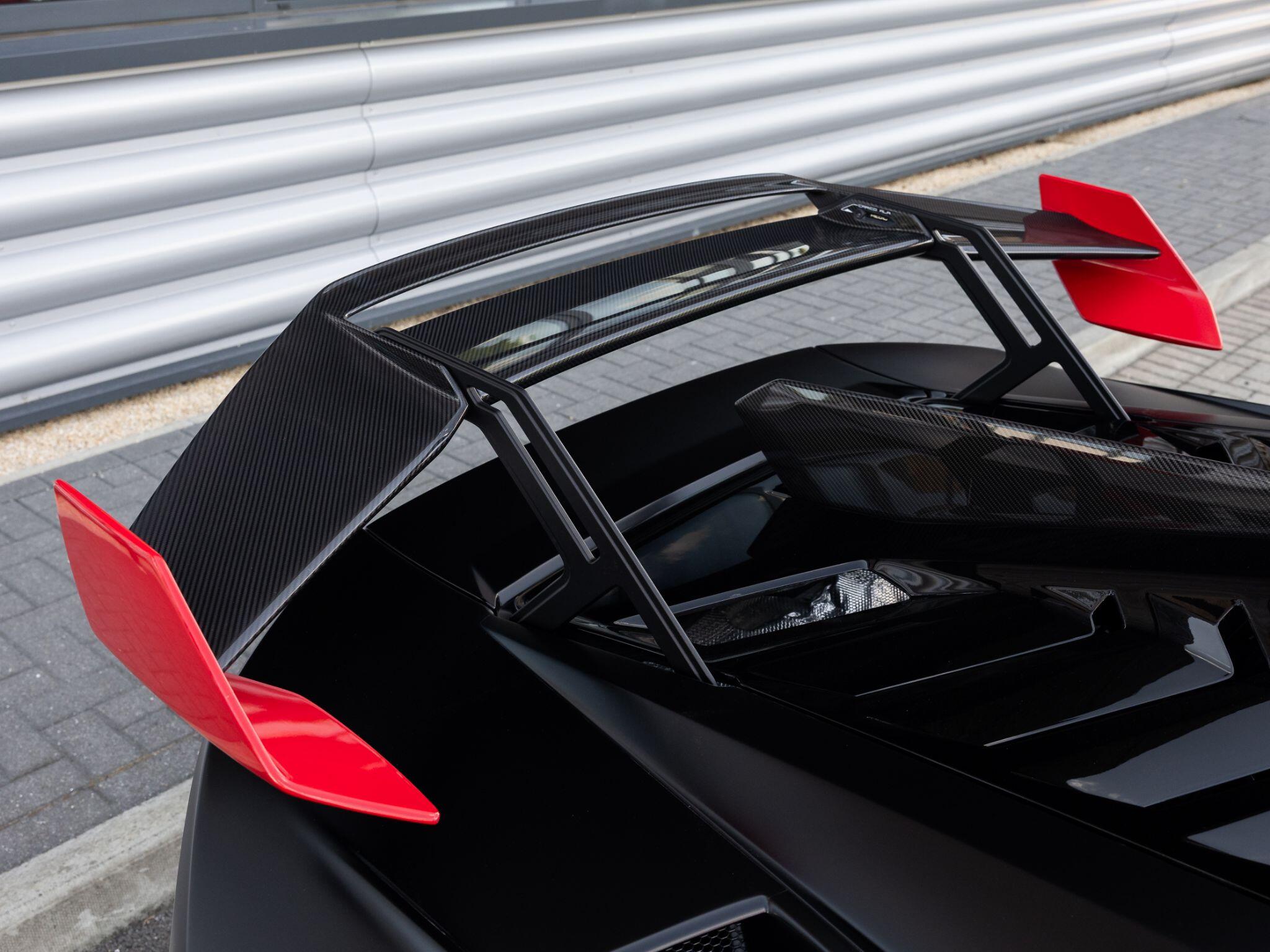 Lamborghini Huracan view 18