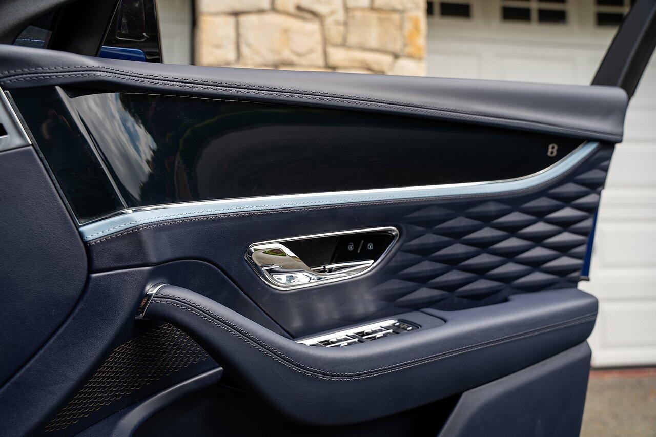 Bentley Flying Spur view 57