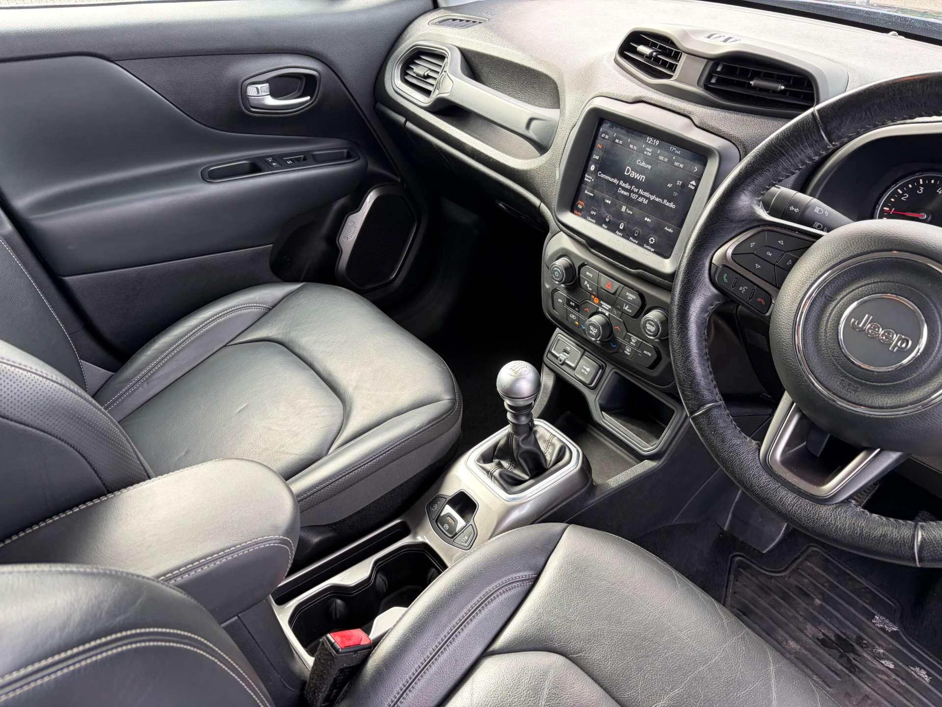 Jeep Renegade view 41