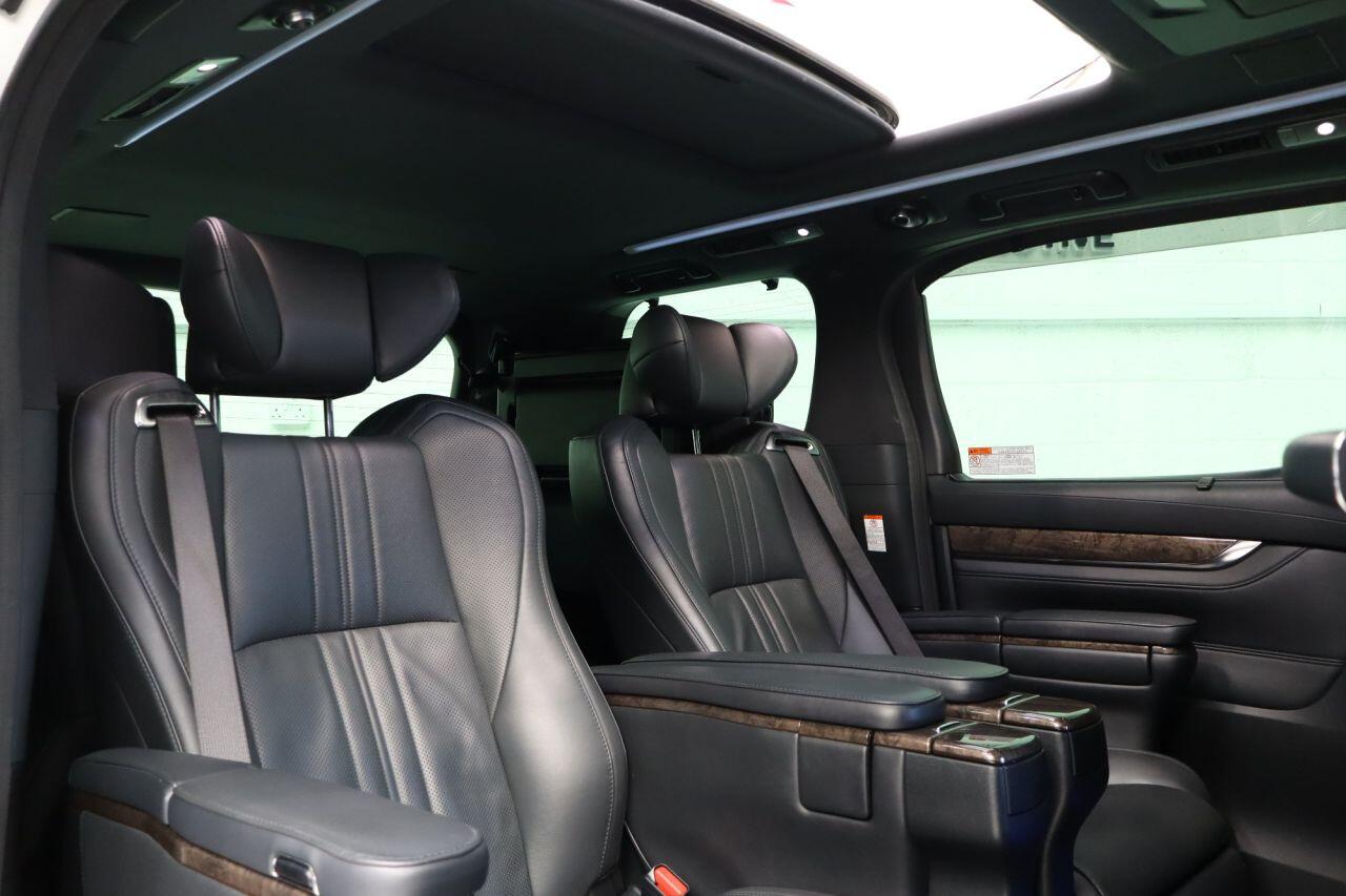 Toyota Alphard view 7