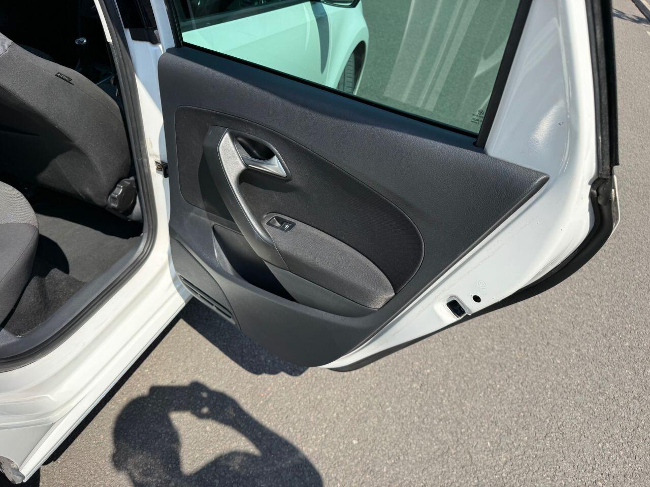 Volkswagen Polo view 28