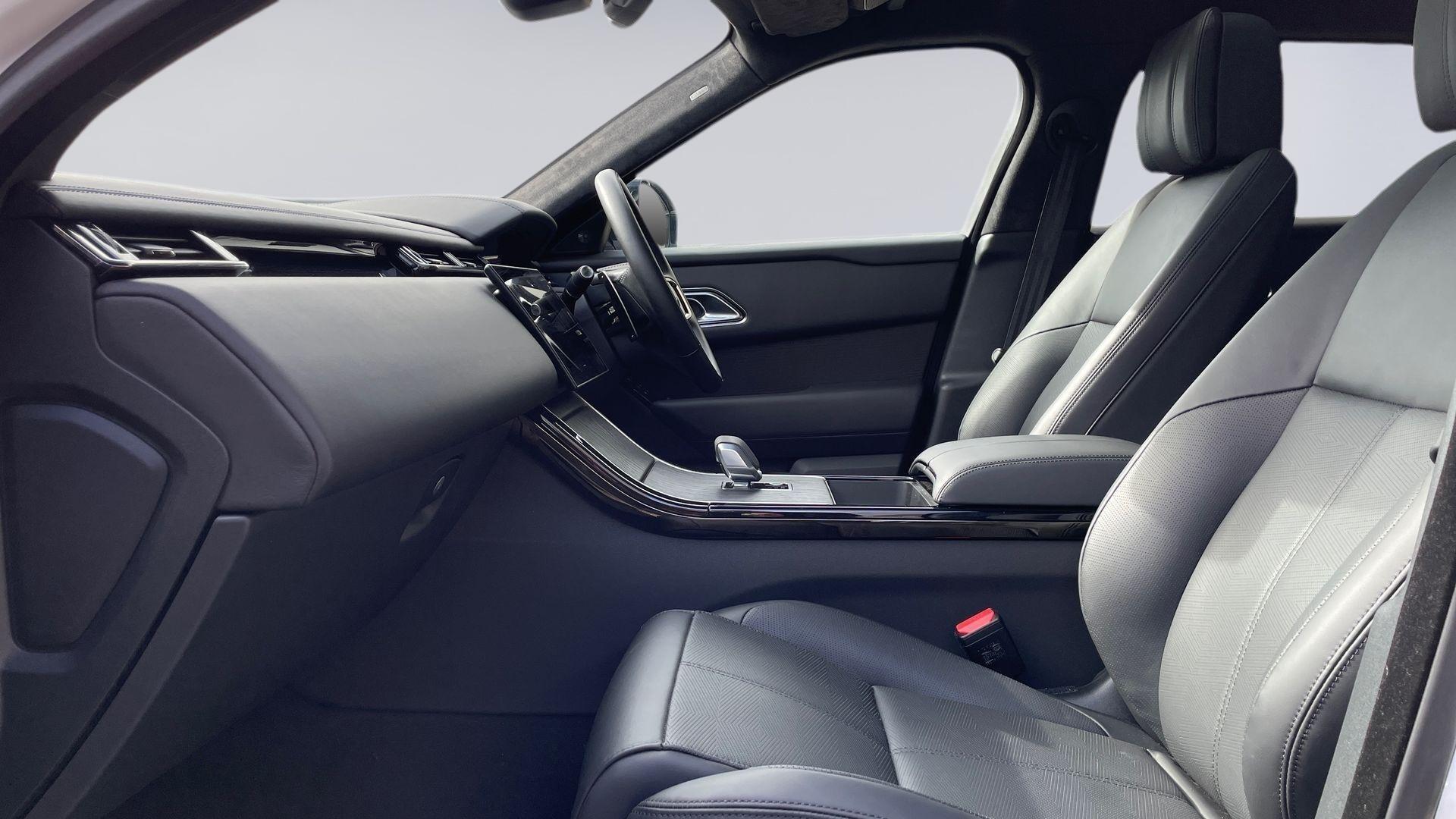 Land Rover Range Rover Velar view 3