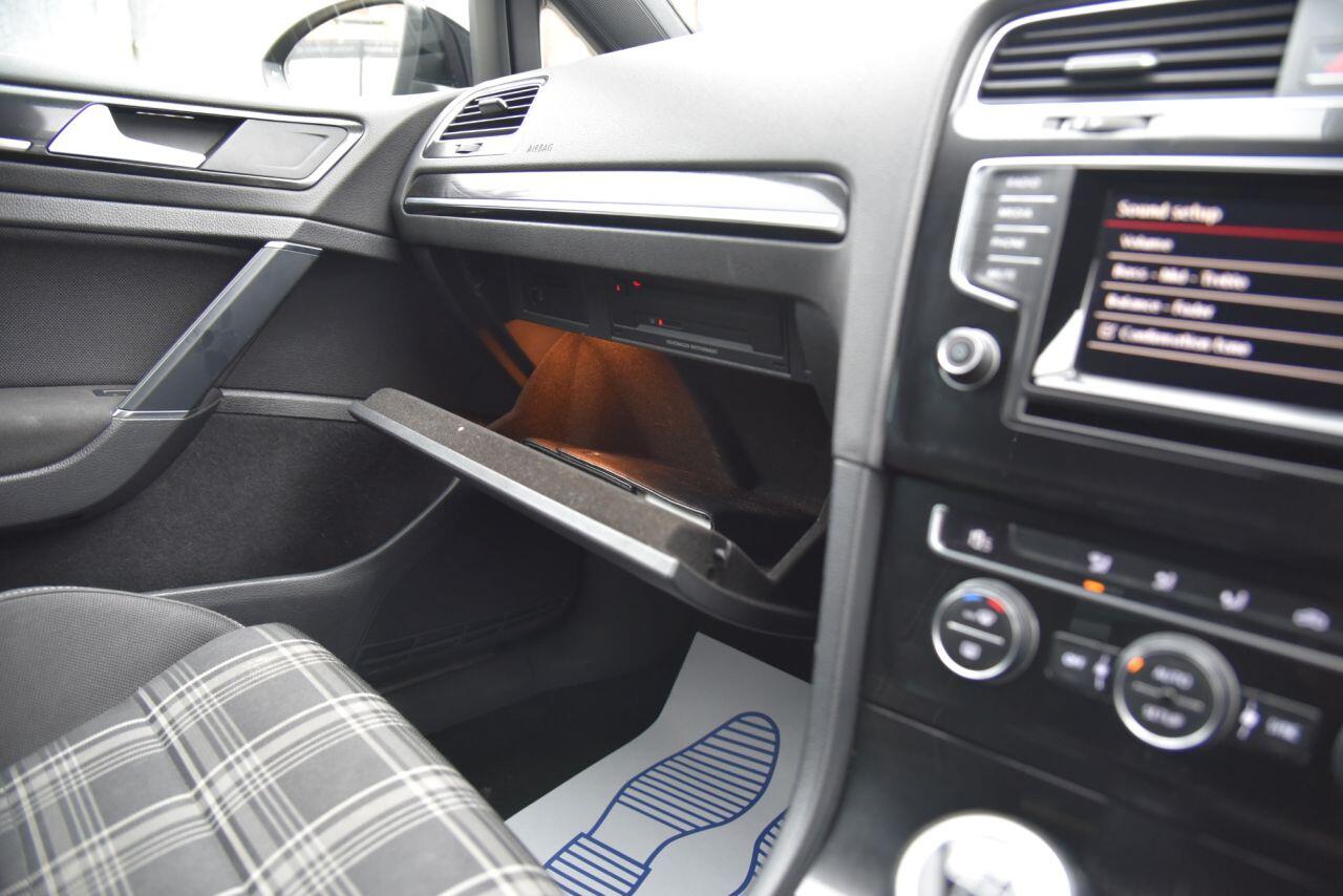 Volkswagen Golf view 43