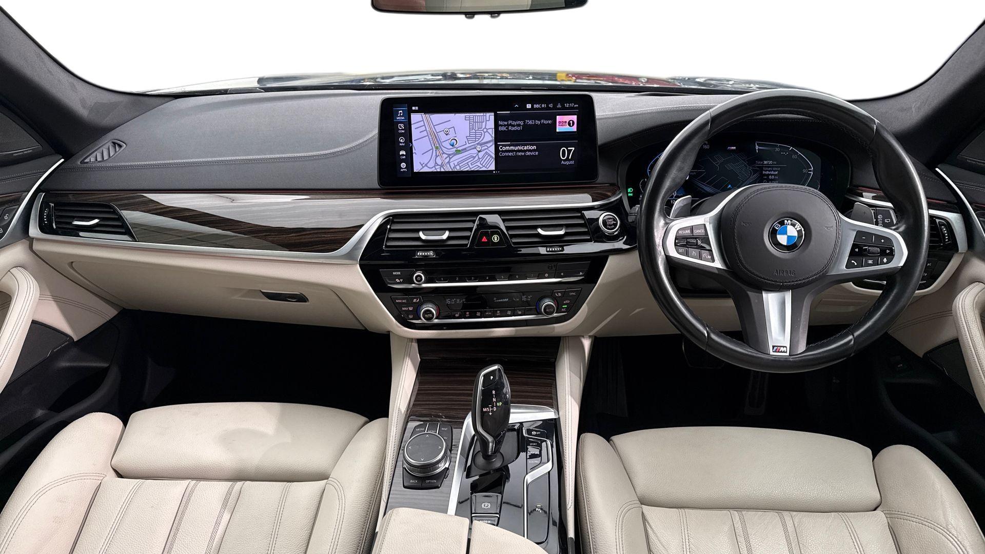 BMW 5 Series view 4