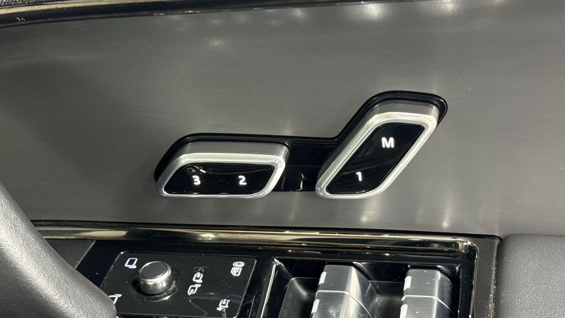 Land Rover Range Rover Sport view 27