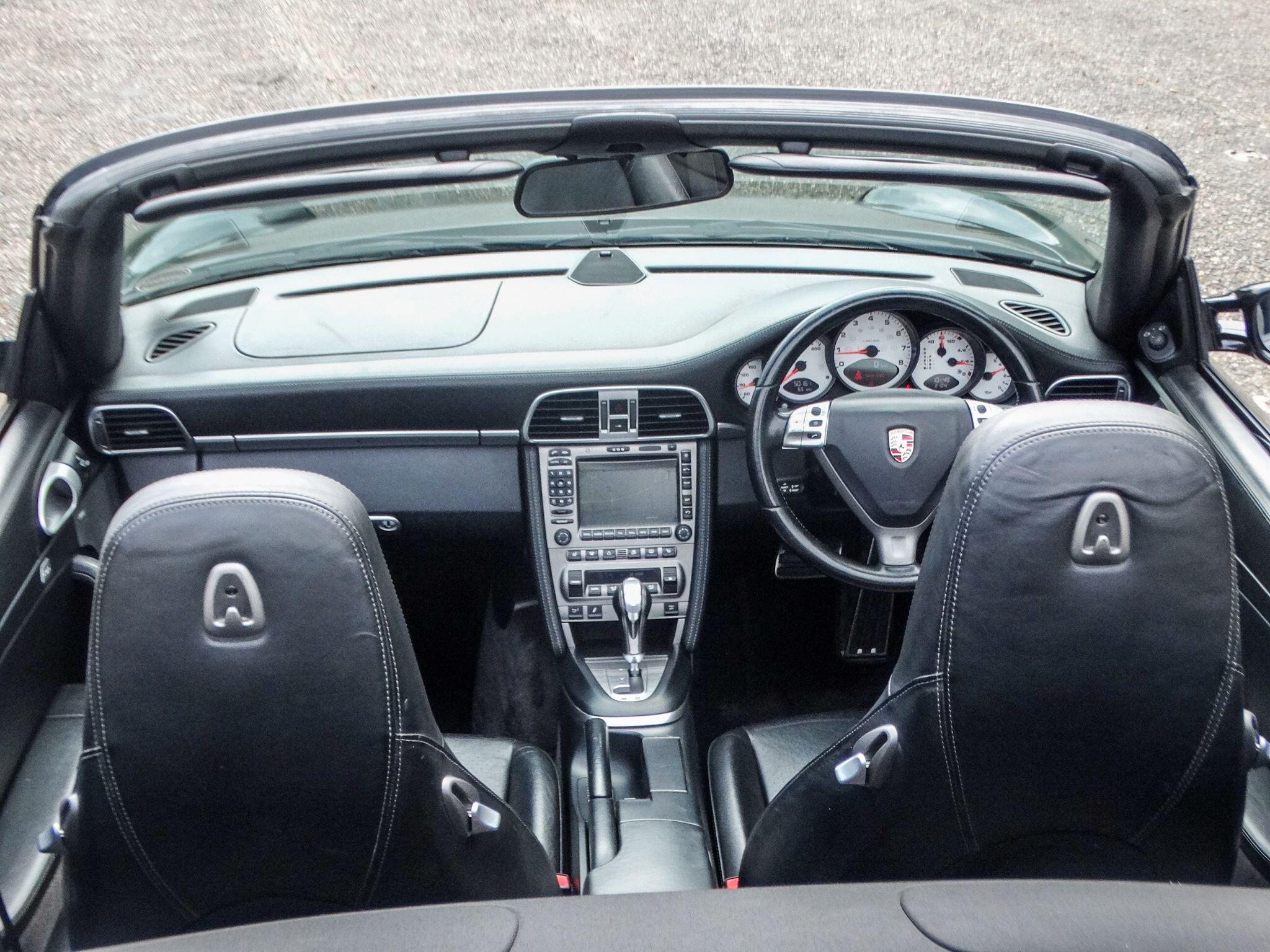 Porsche 911 view 17