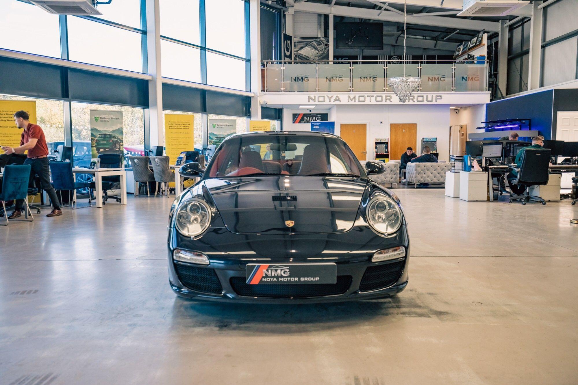 Porsche 911 view 36