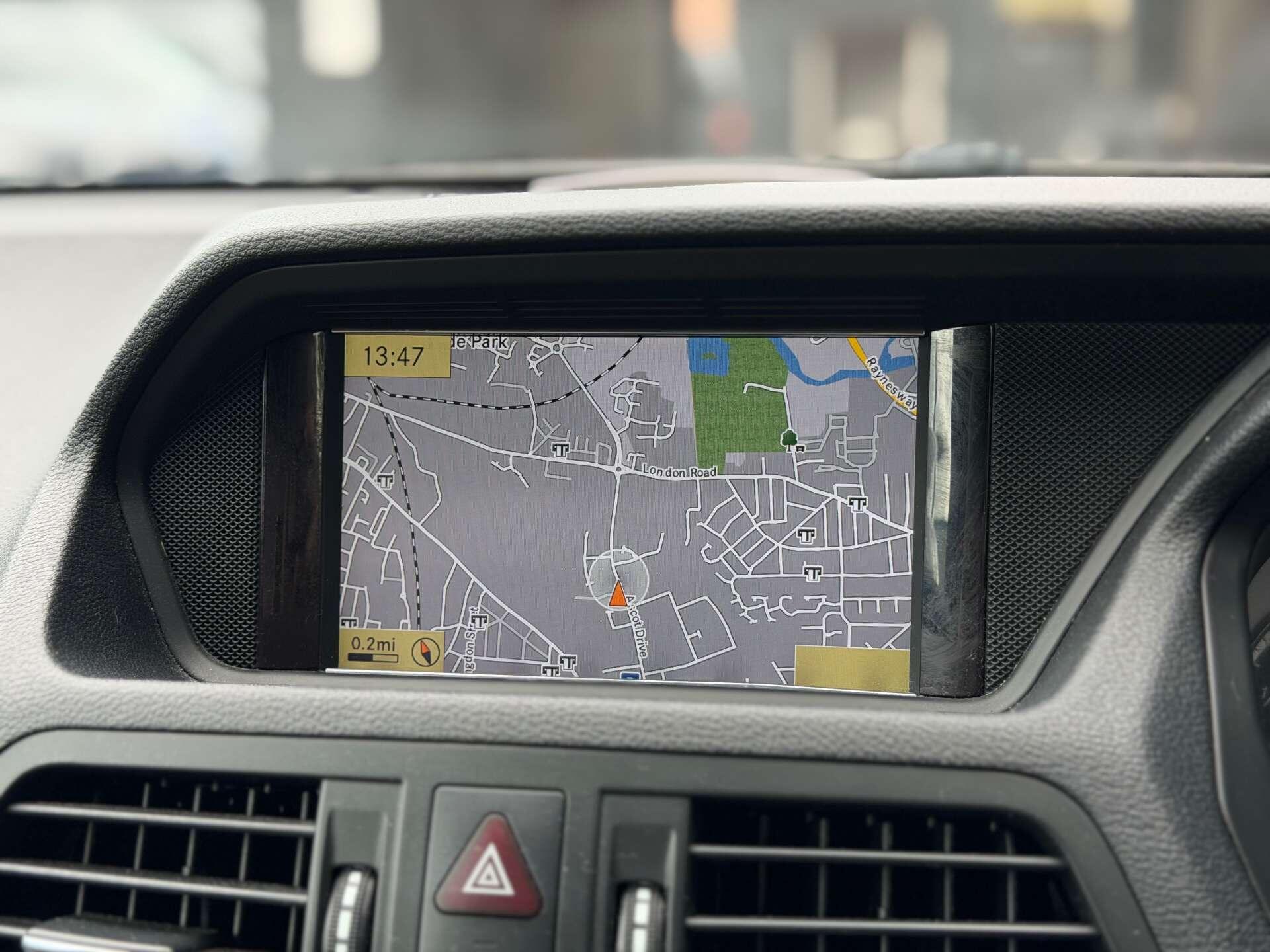 Mercedes-Benz E Class view 28