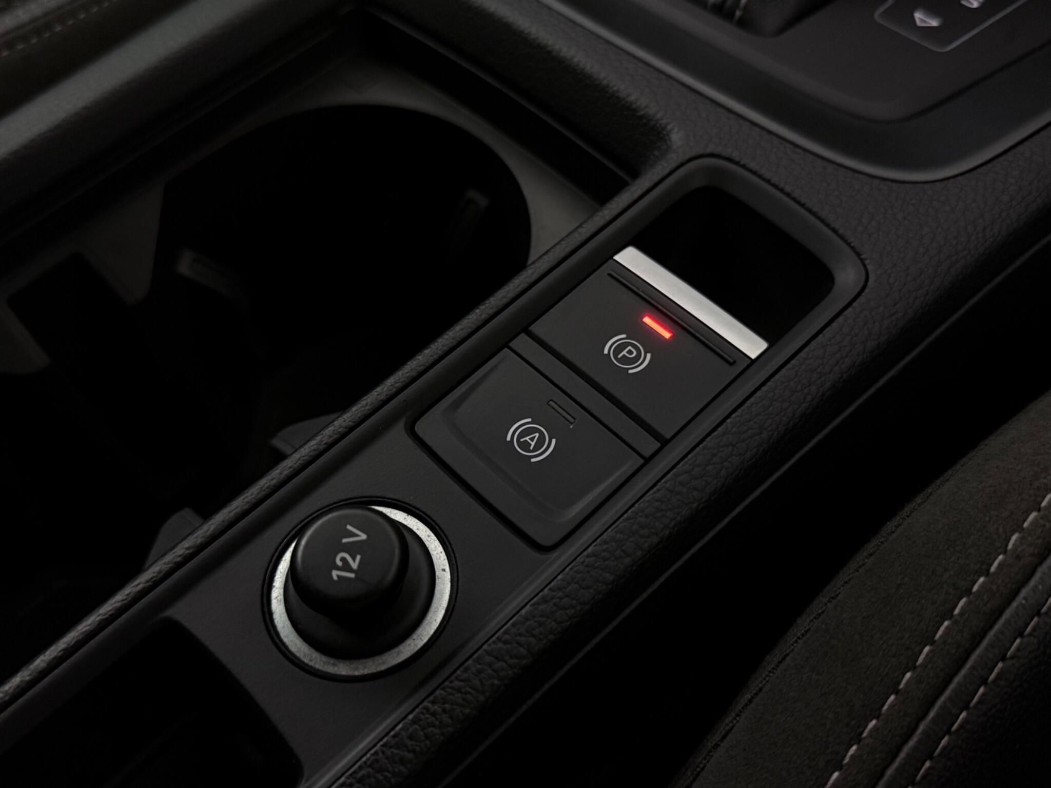 Audi Q3 view 23