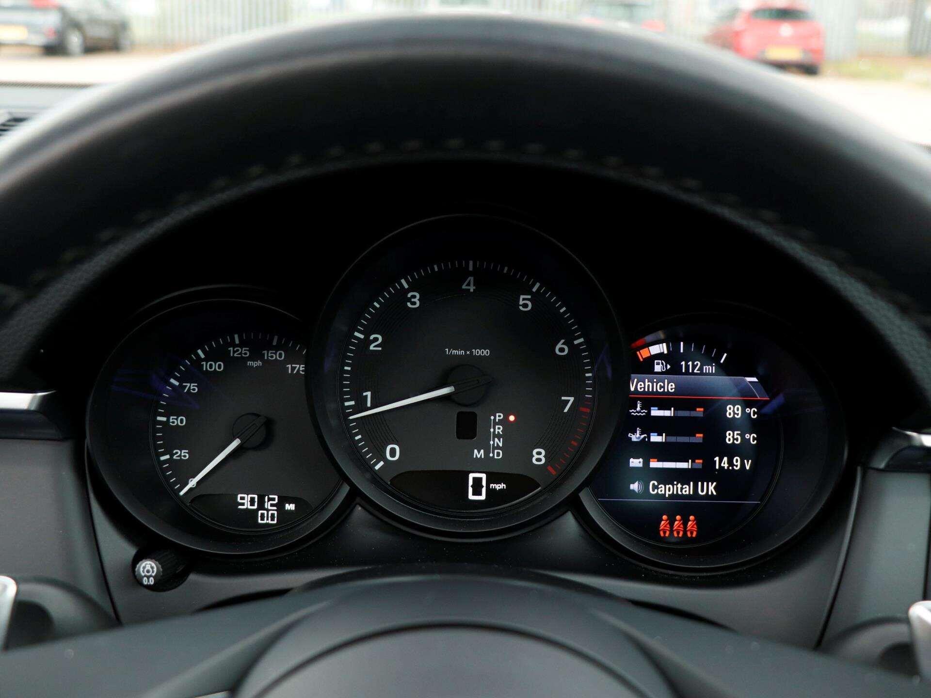 Porsche Macan view 13