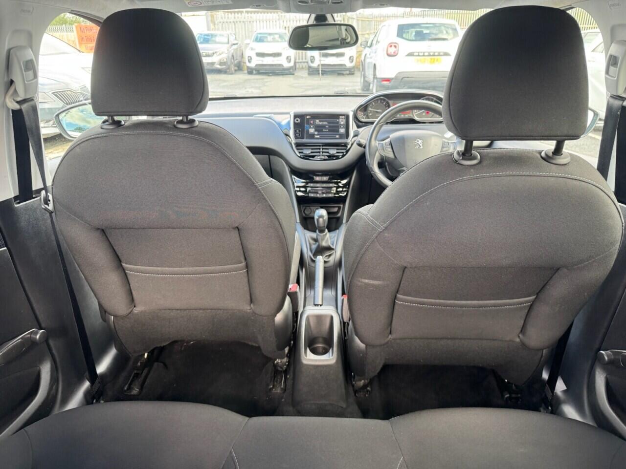 Peugeot 208 view 8