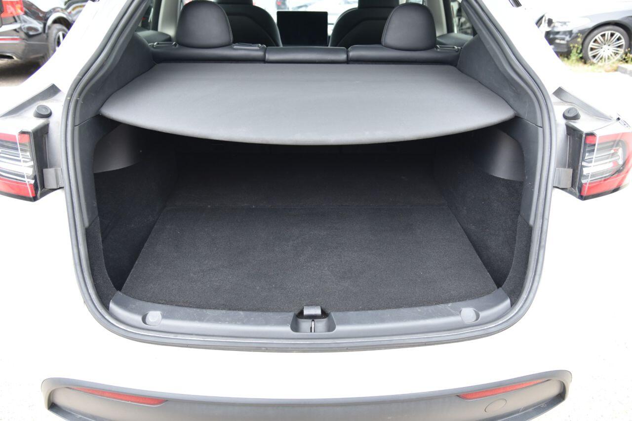 Tesla Model Y view 18