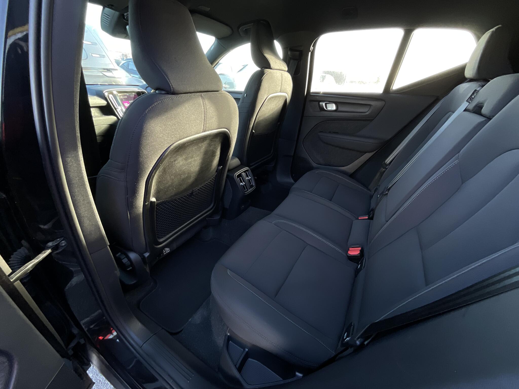 Volvo XC40 view 13